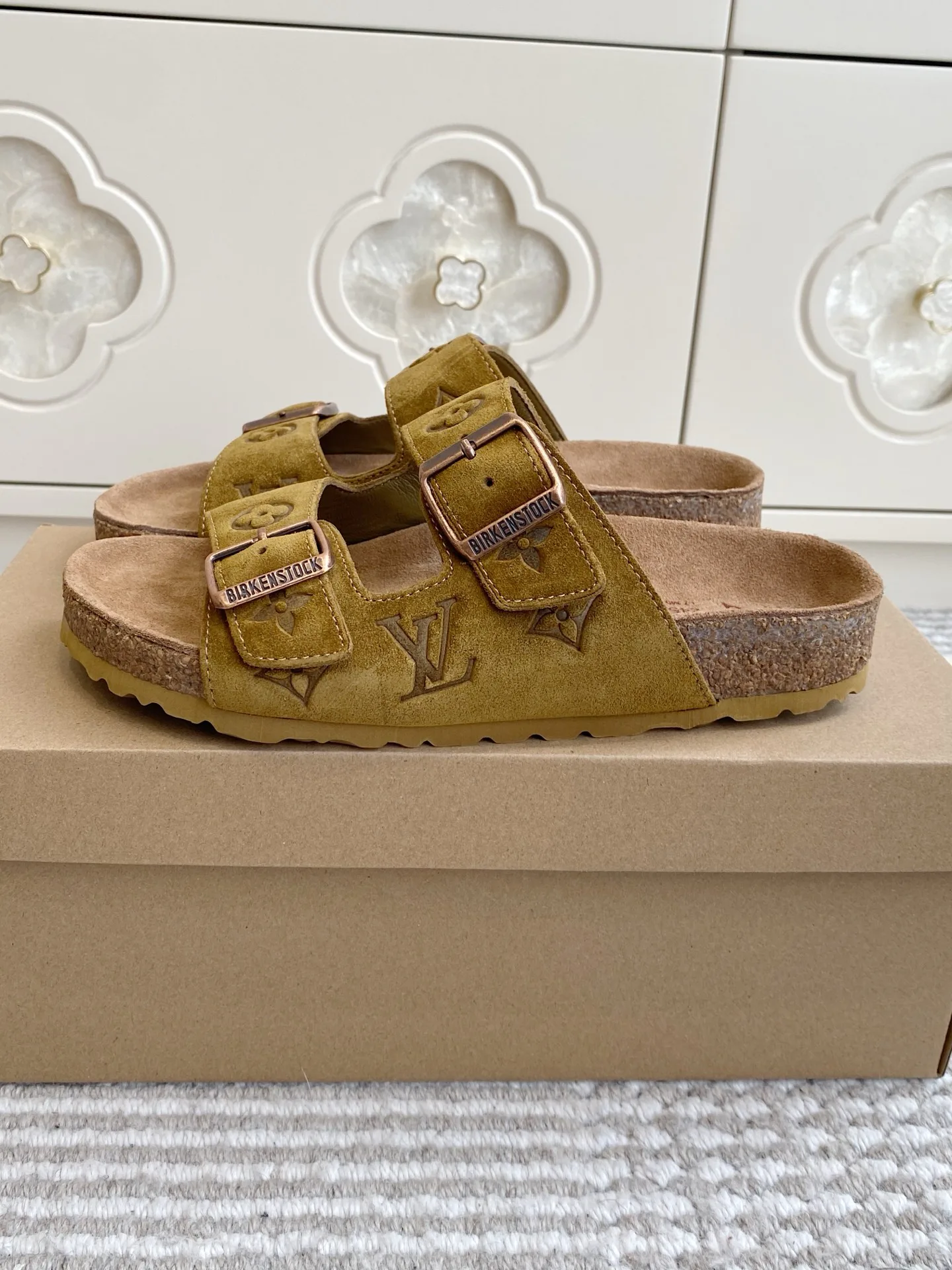 Шлепанцы Женские Louis Vuitton 11599278