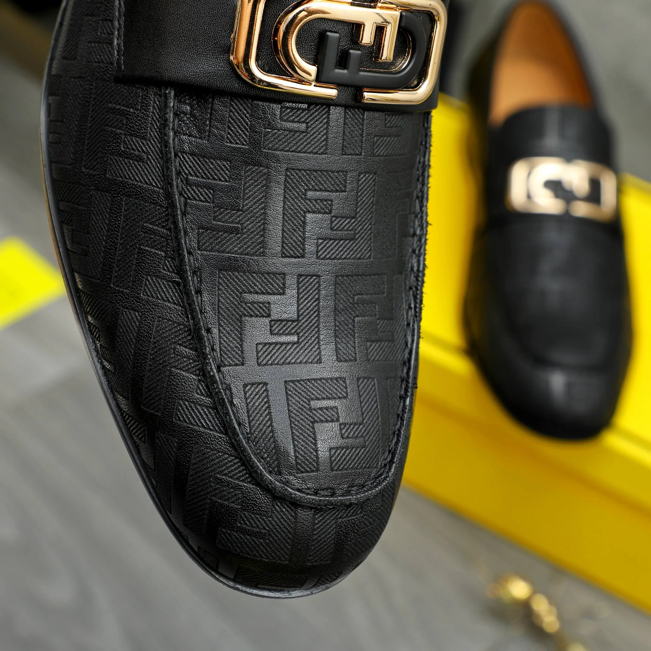 Лоферы И Туфли Мужские Fendi 18311603