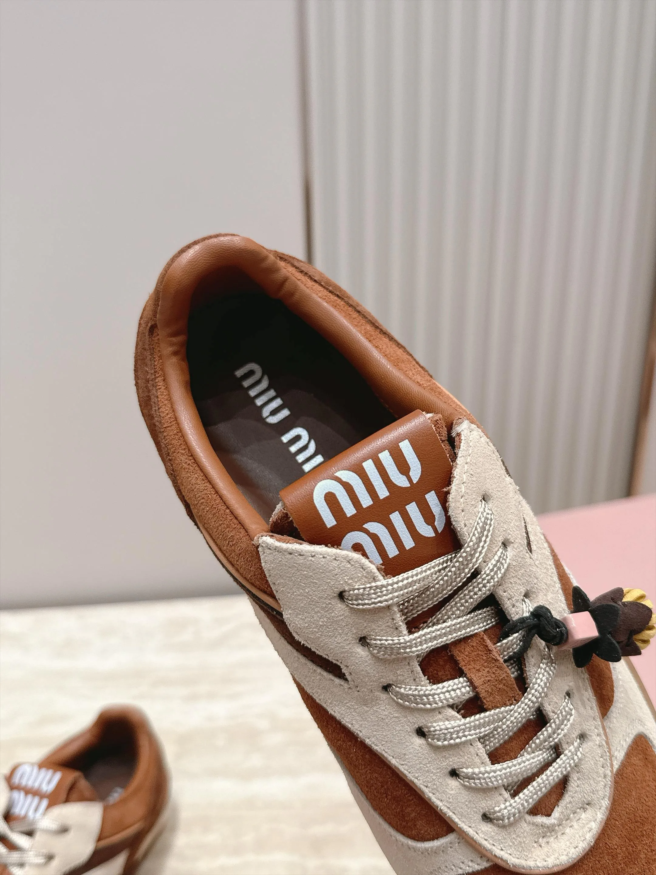 Кроссовки Женские Miu Miu 18436560