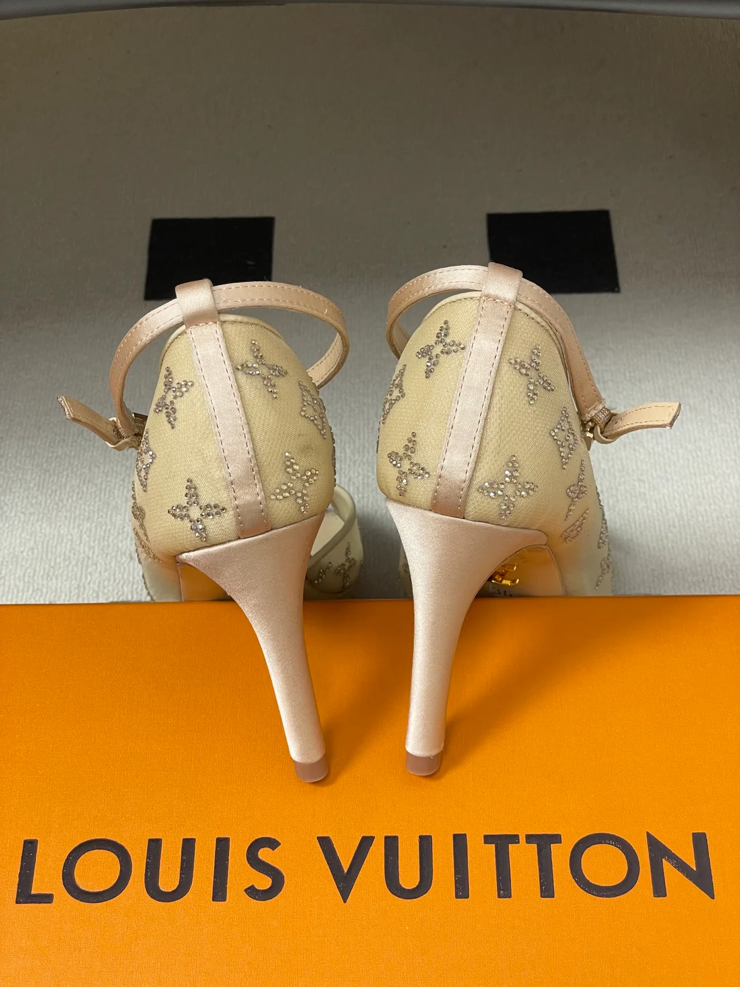 Босоножки Женские Louis Vuitton 11628682