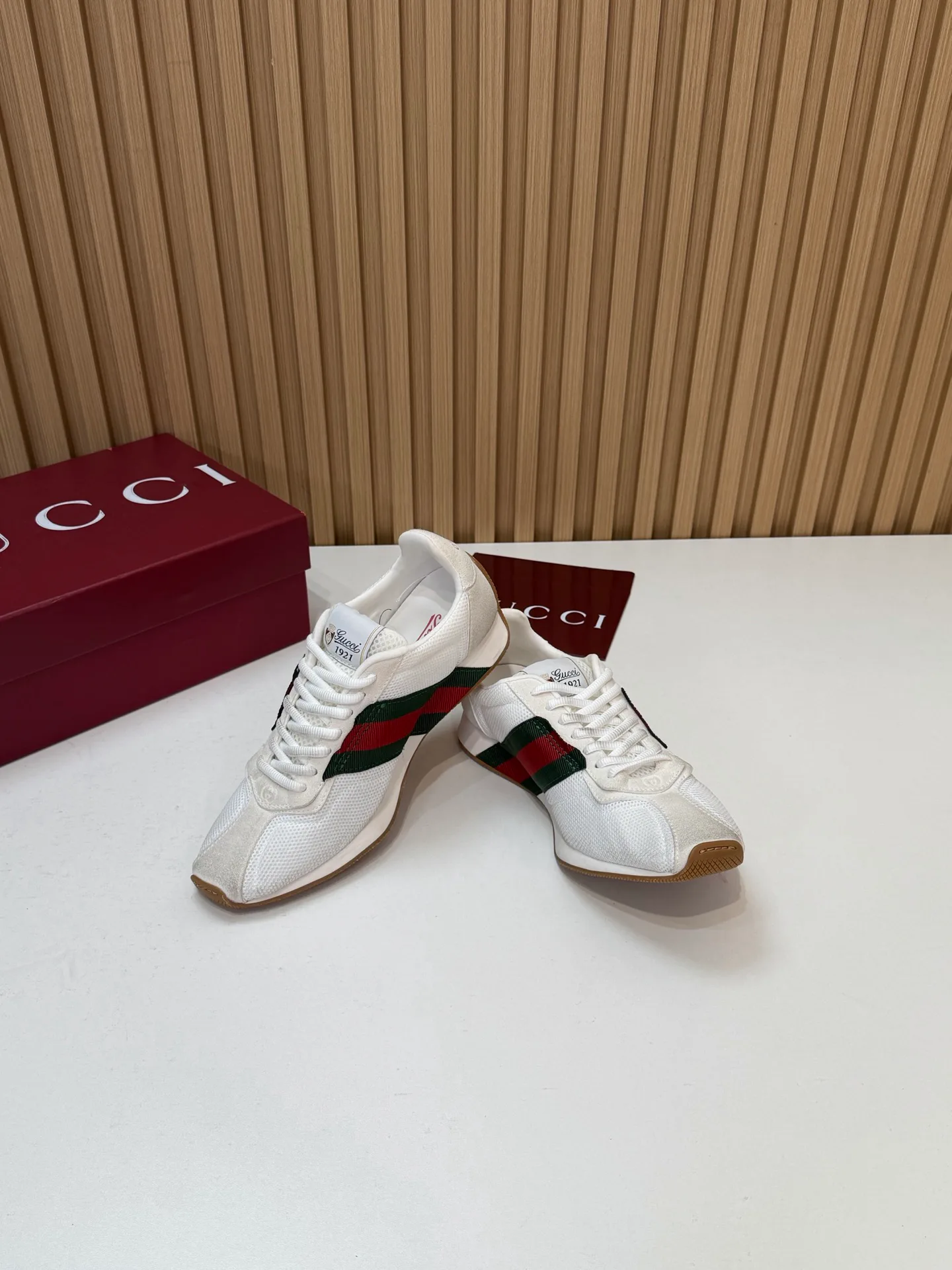 Кроссовки Женские Gucci 19766246
