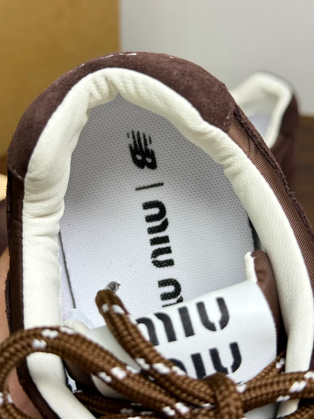 Кроссовки Женские Miu Miu 18961437