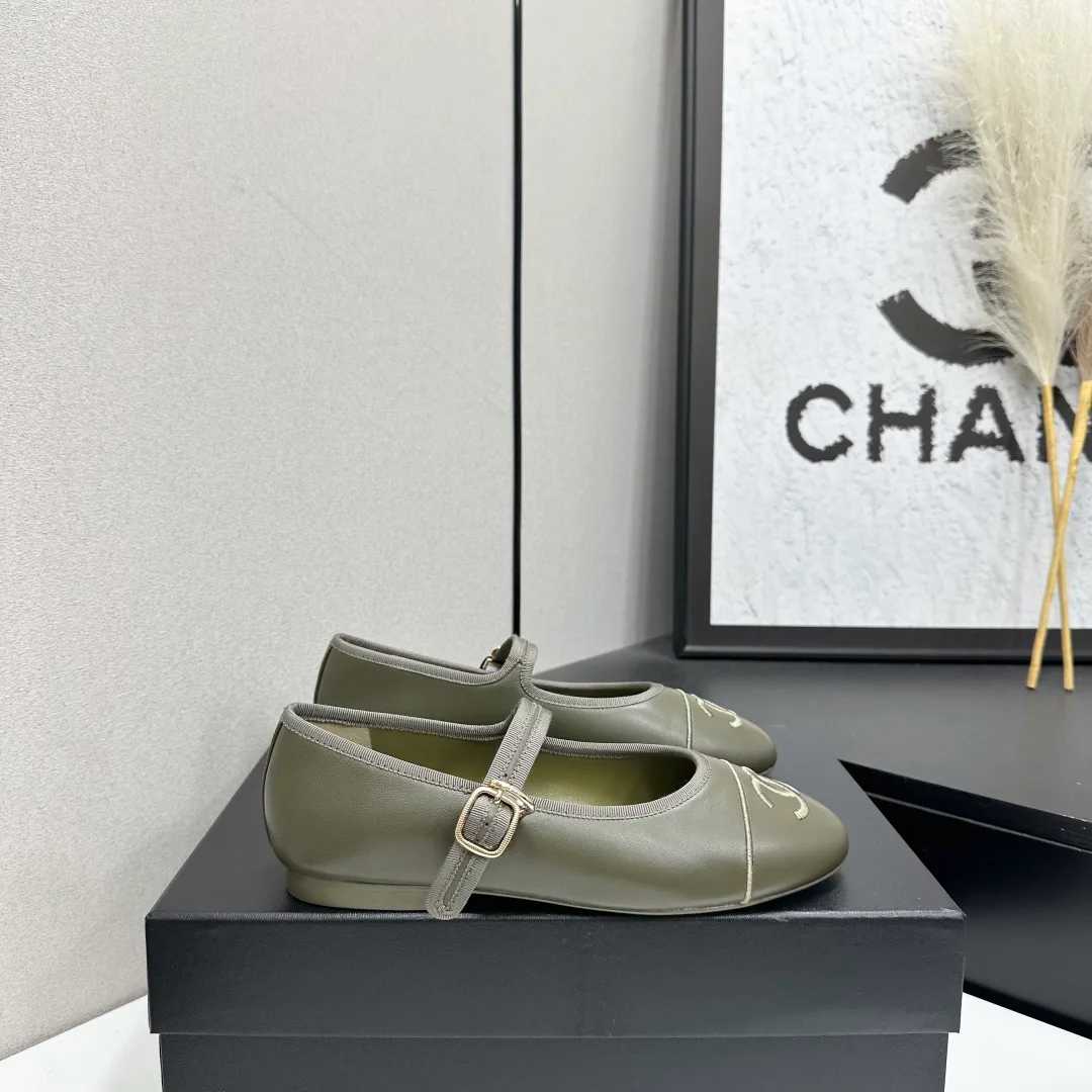 Туфли Женские Chanel 18083713