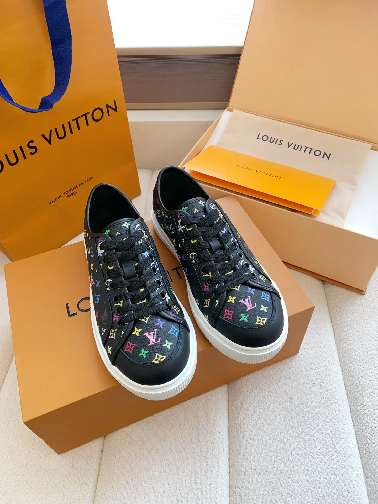 Кроссовки Женские Louis Vuitton 11876784