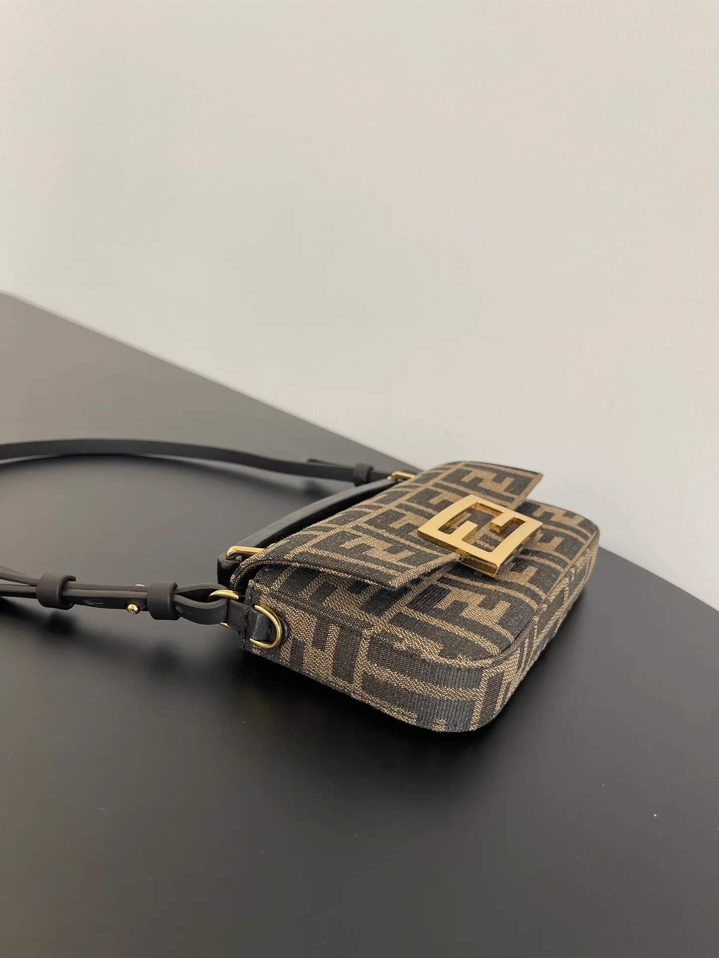 Сумки На Ремне Женские Fendi 13234527