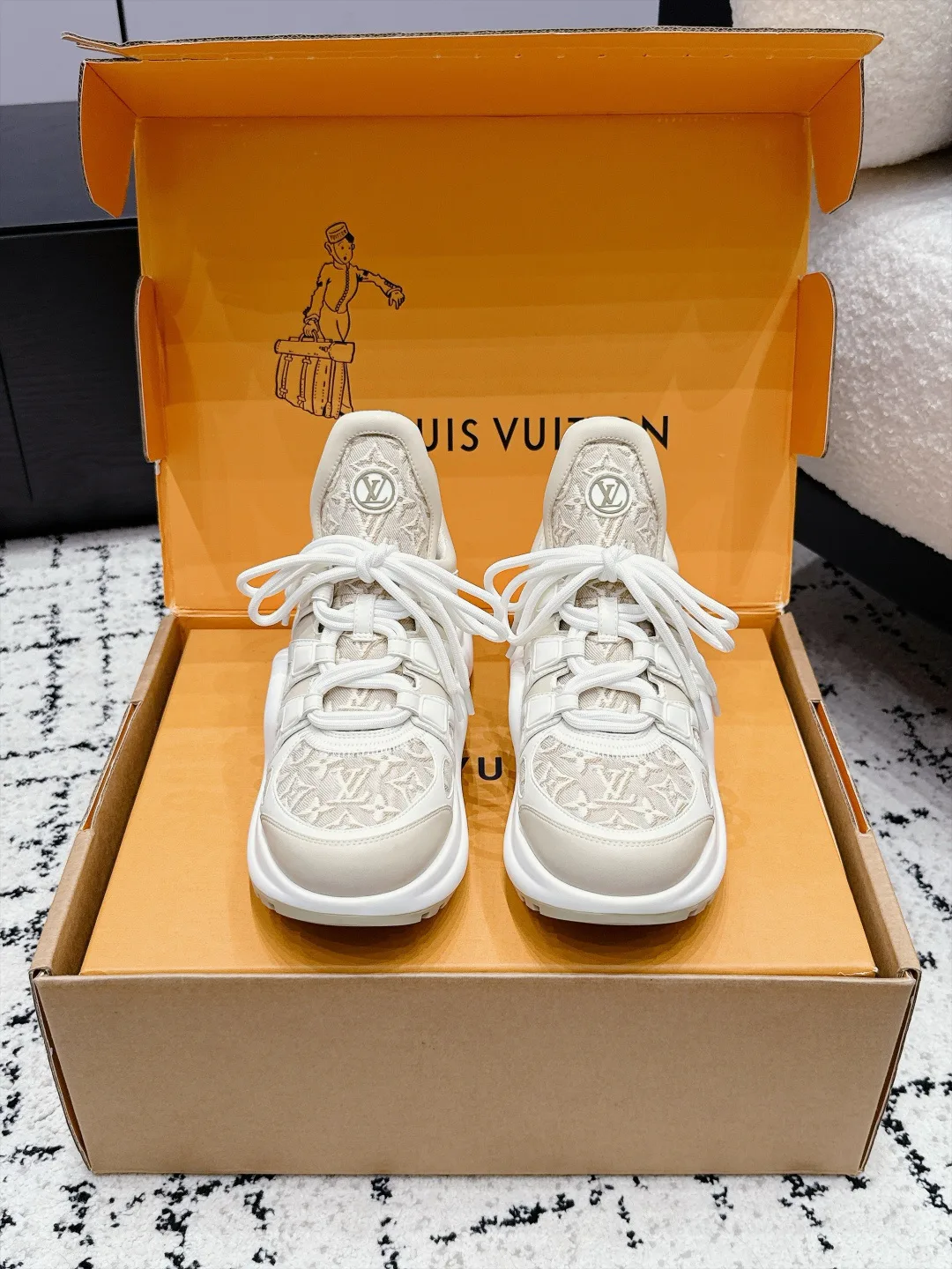 Кроссовки Женские Louis Vuitton 18505471