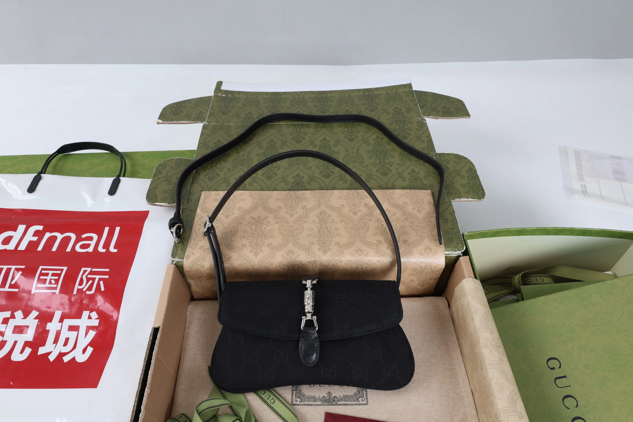 Классические Сумки Женские Gucci 11762196