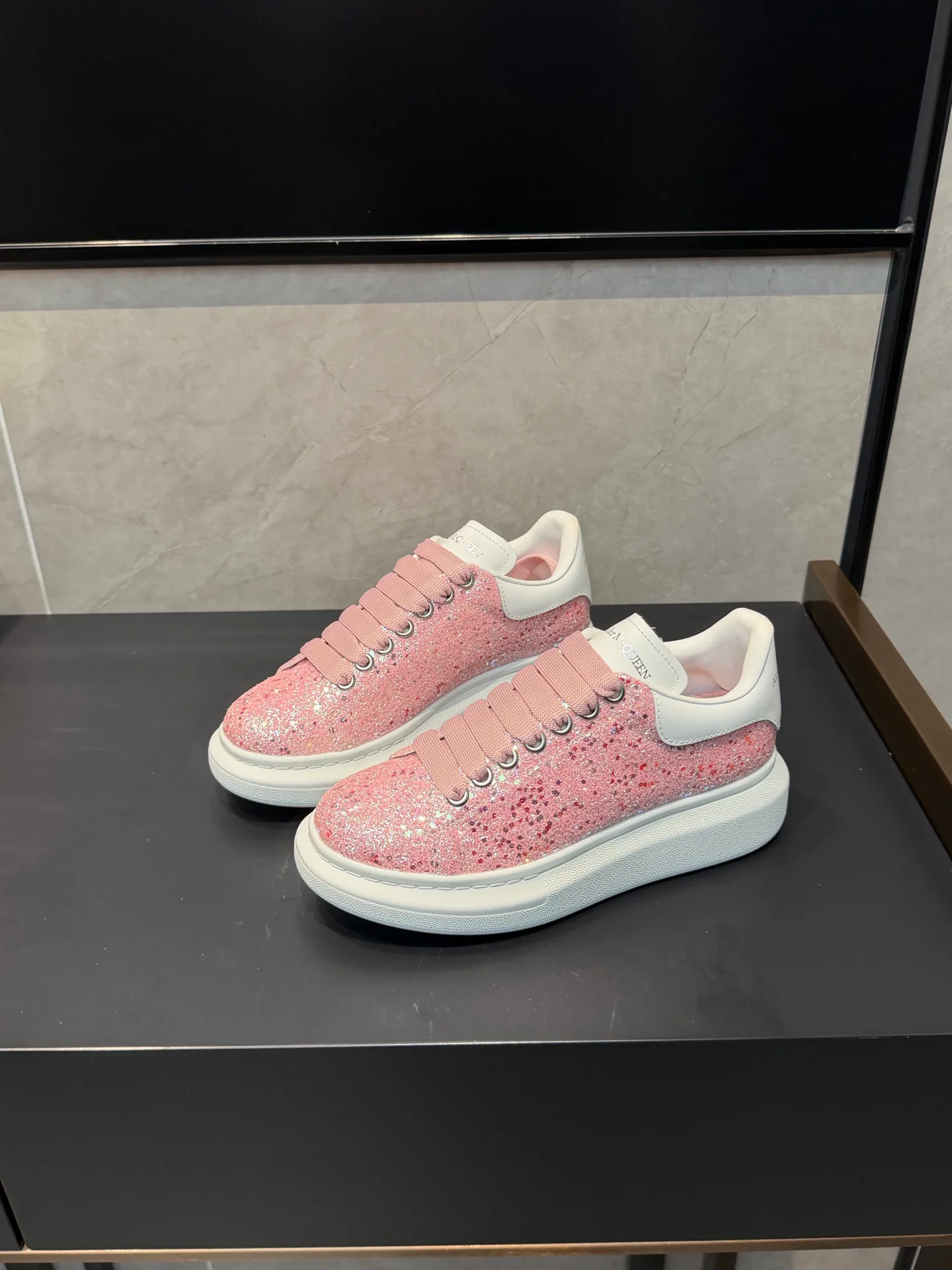 Кроссовки Женские Alexander Mcqueen 18891472