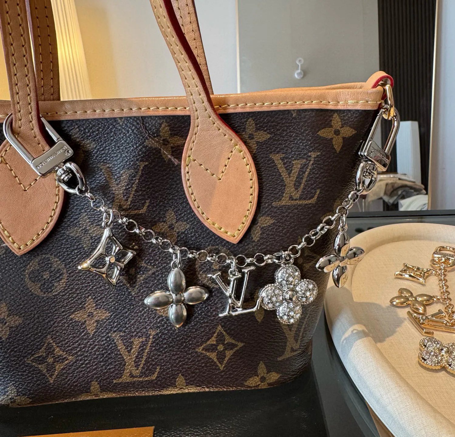 Ключницы Louis Vuitton 427510