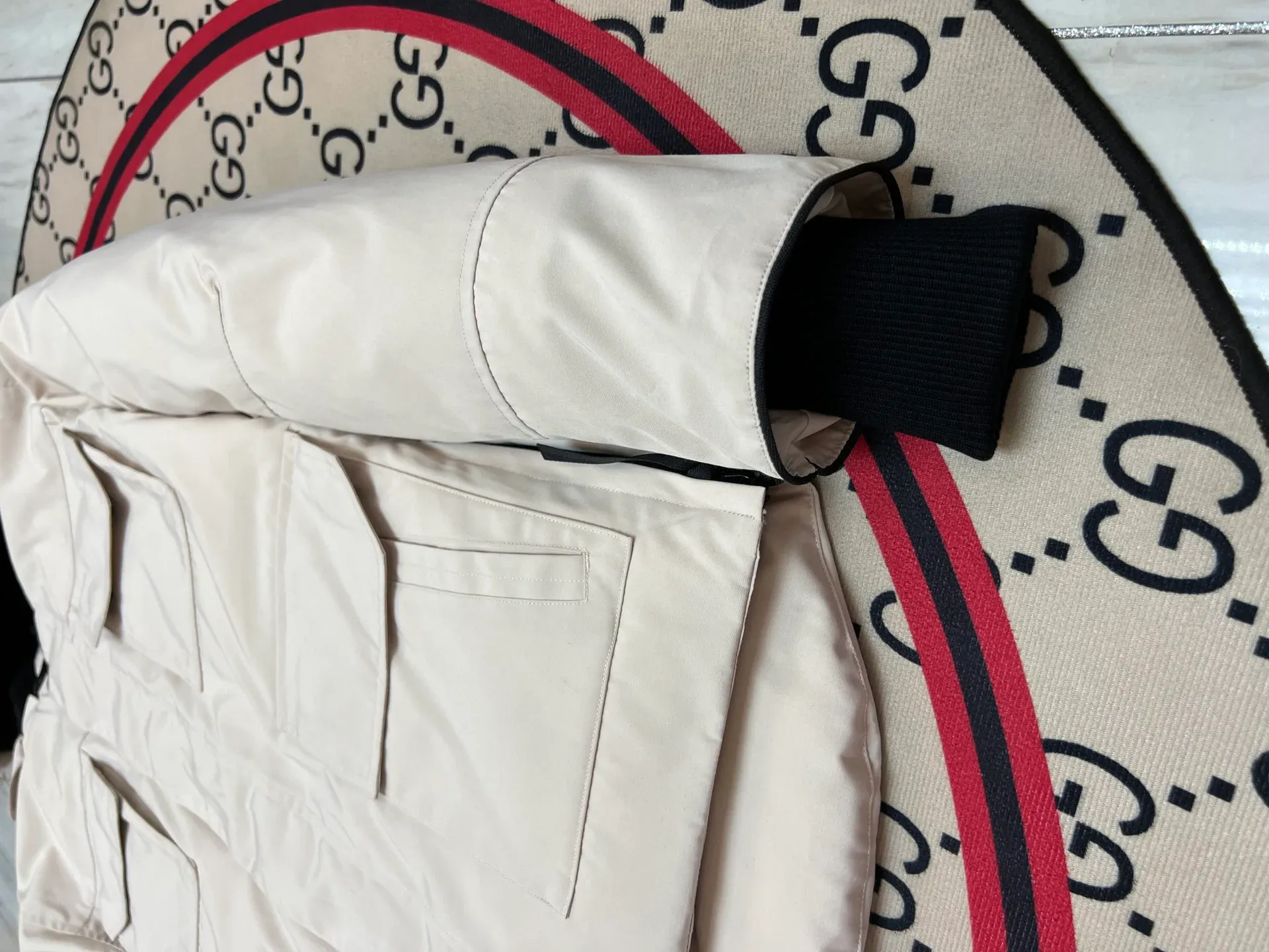 Куртки И Пуховики Женские Gucci 3512