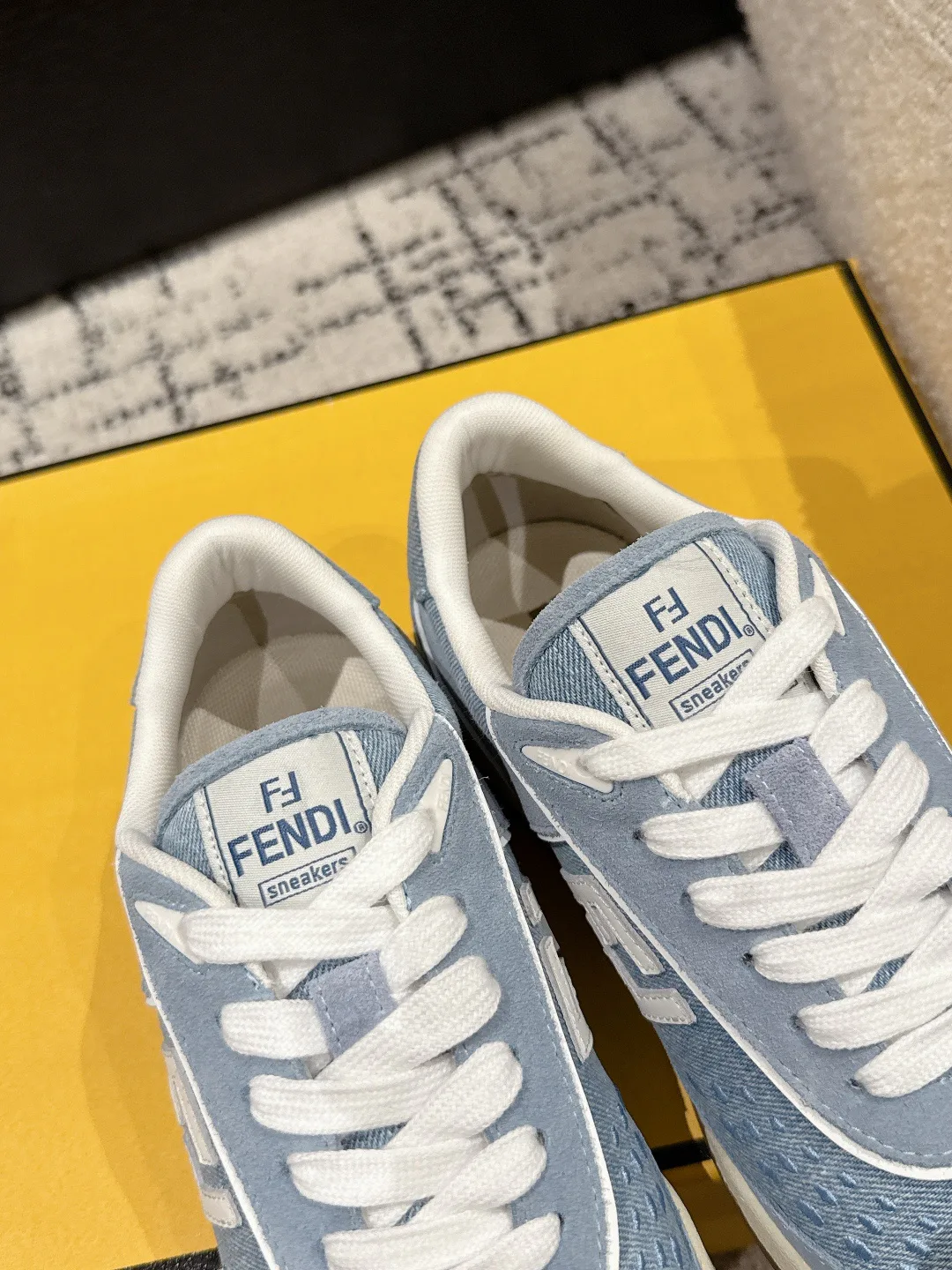 Кроссовки Женские Fendi 11567533