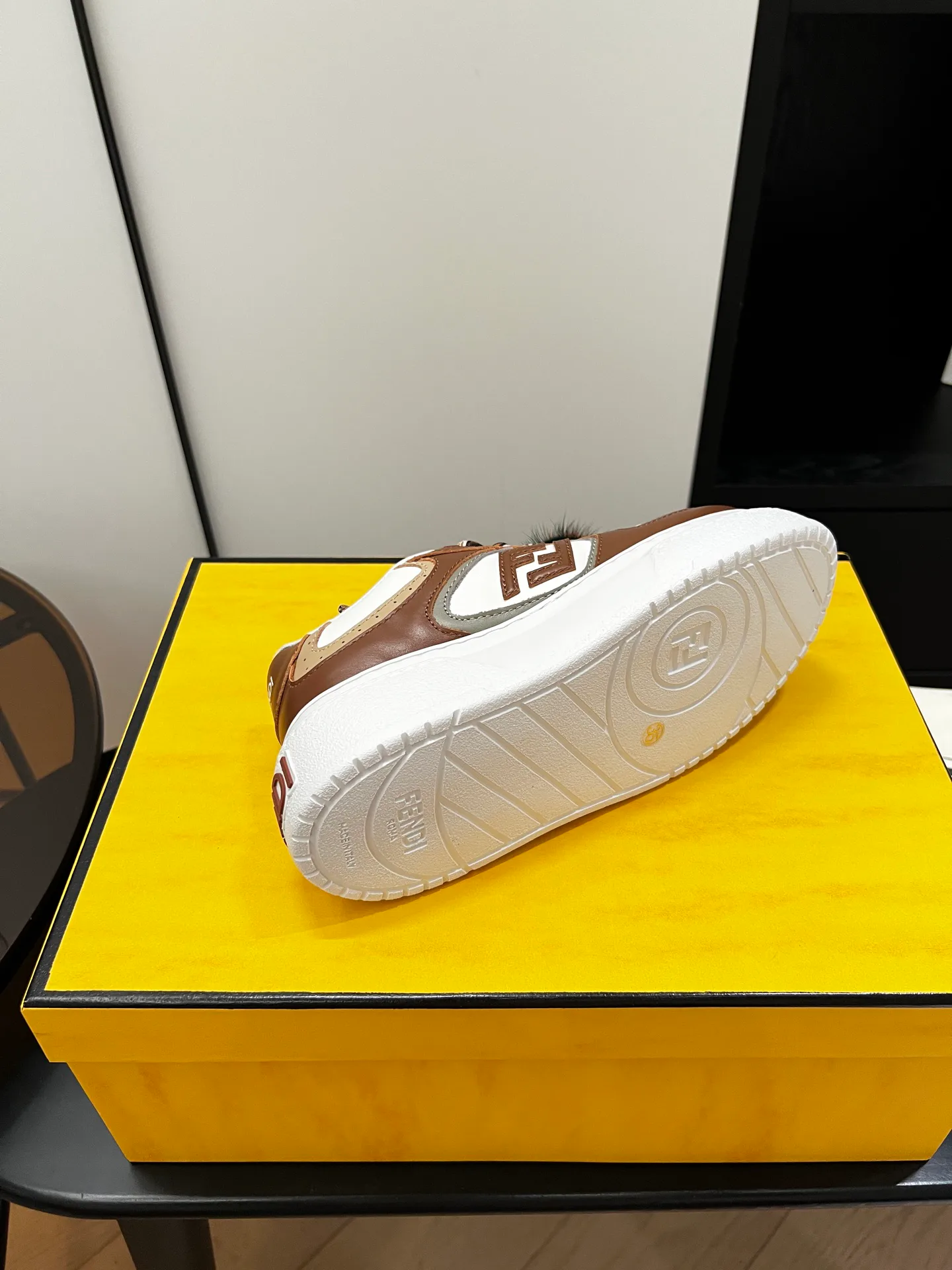 Кроссовки Женские Fendi 515266