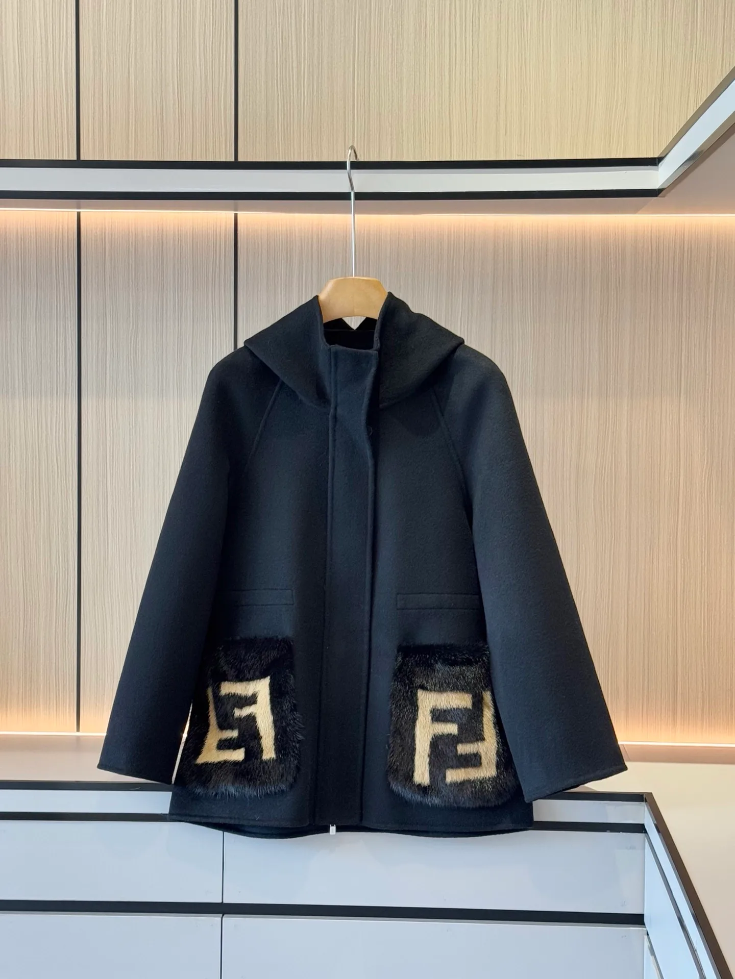 Пальто Женские Fendi 19180619