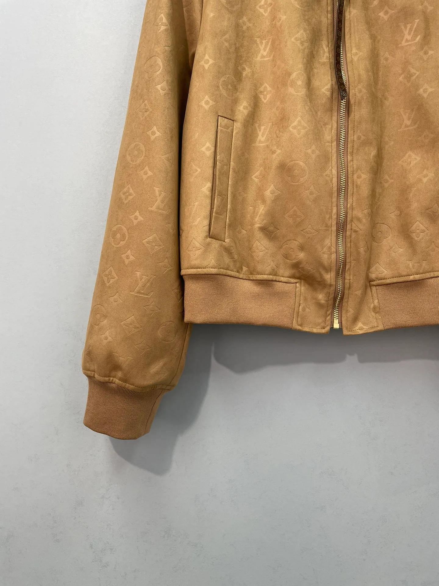 Куртки И Пуховики Женские Louis Vuitton 17943352