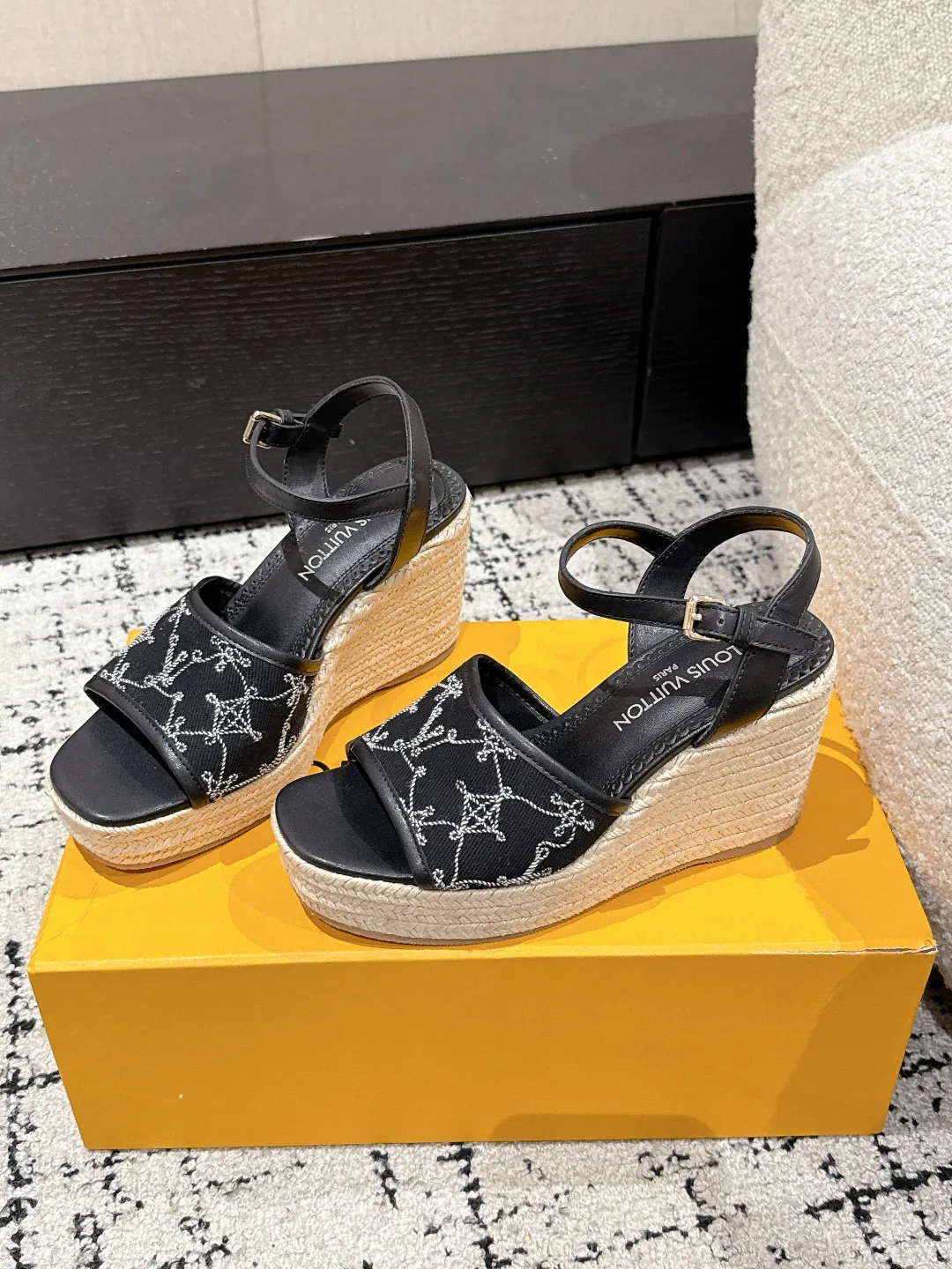 Босоножки Женские Louis Vuitton 50085