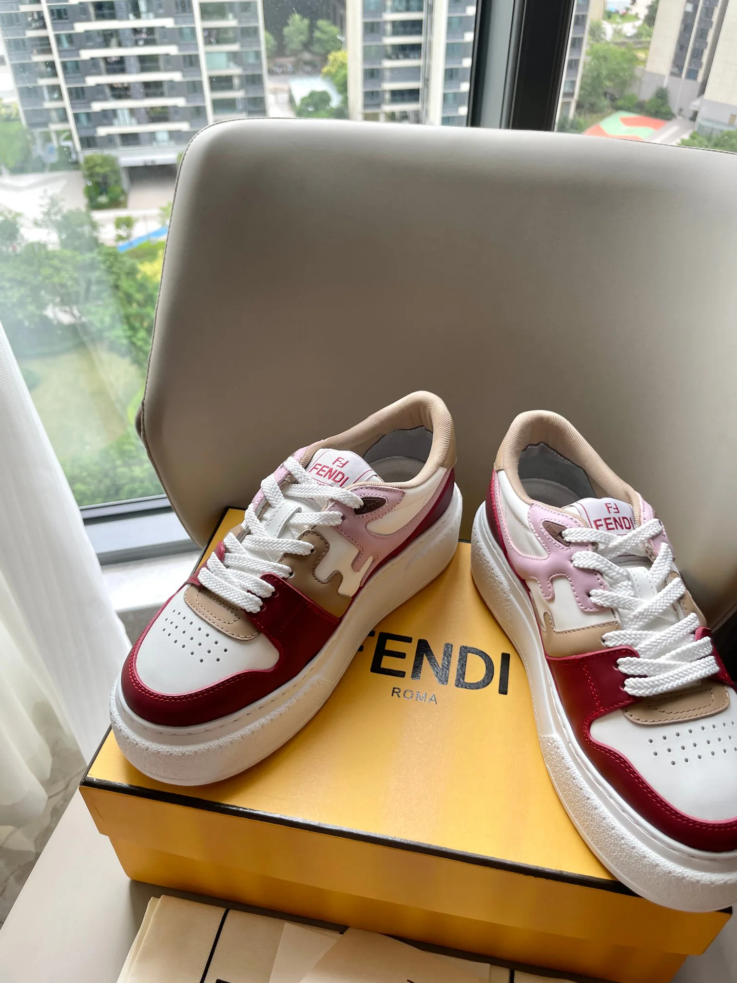 Кроссовки Женские Fendi 10822615