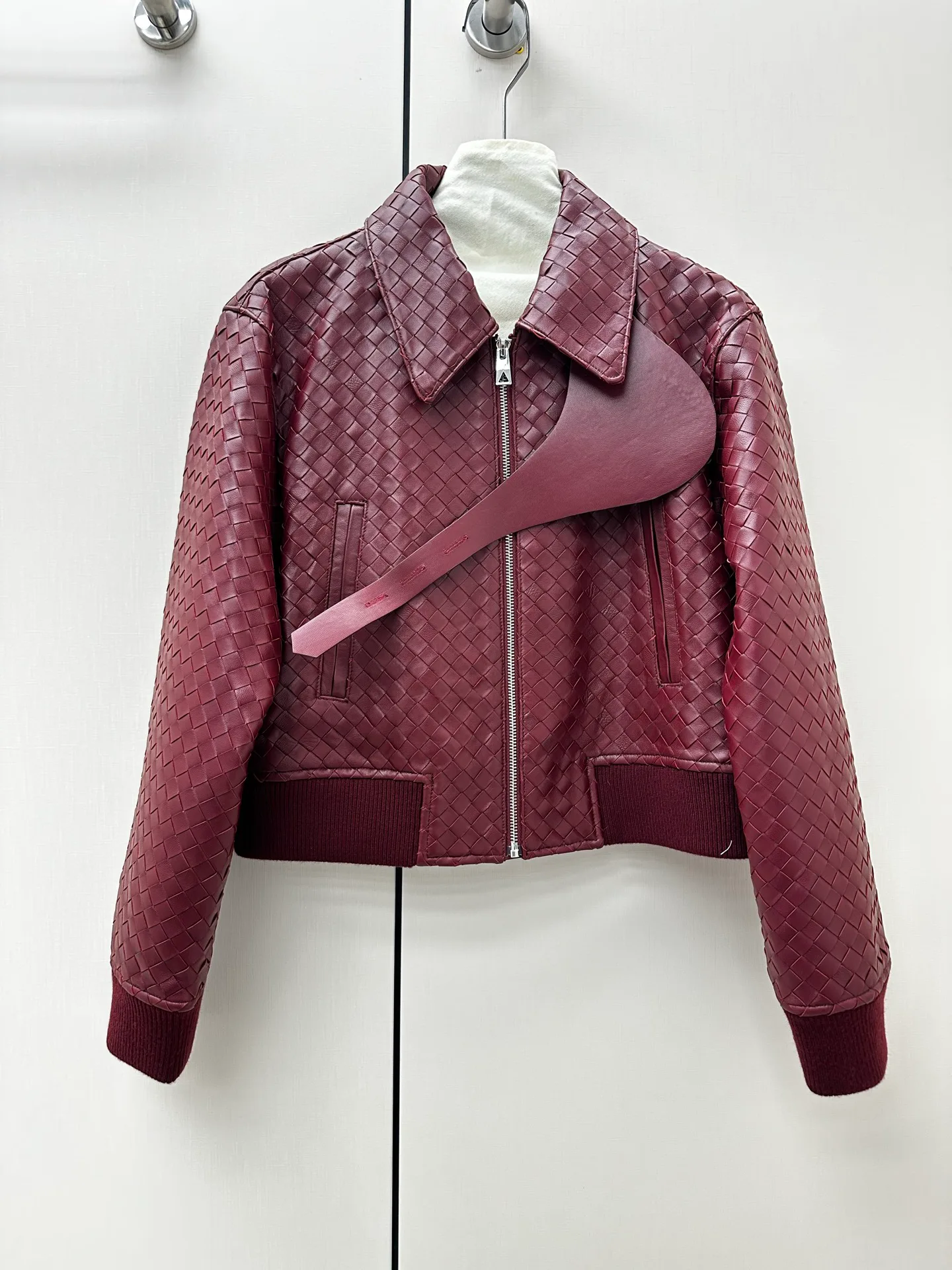 Кожаные Куртки И Дублёнки Женские Bottega Veneta 17547159