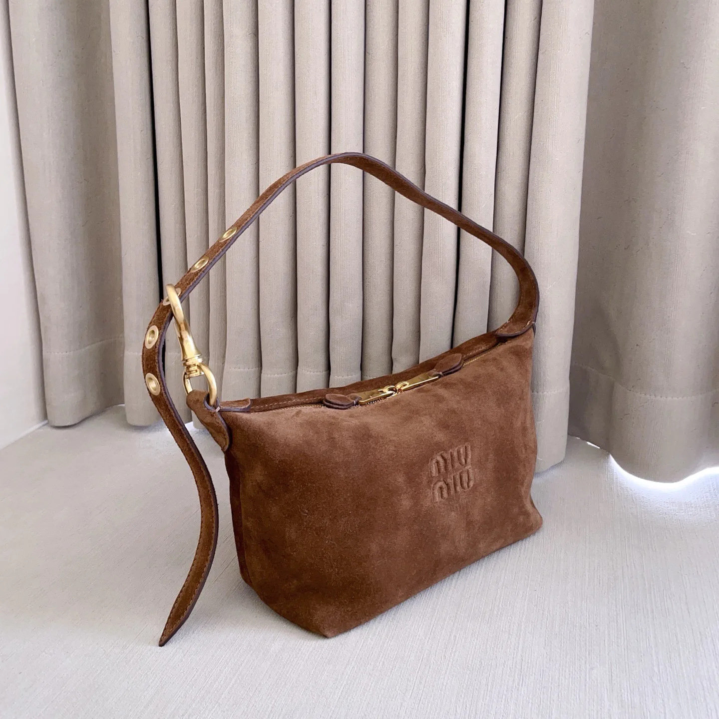 Классические Сумки Женские Miu Miu 17799925