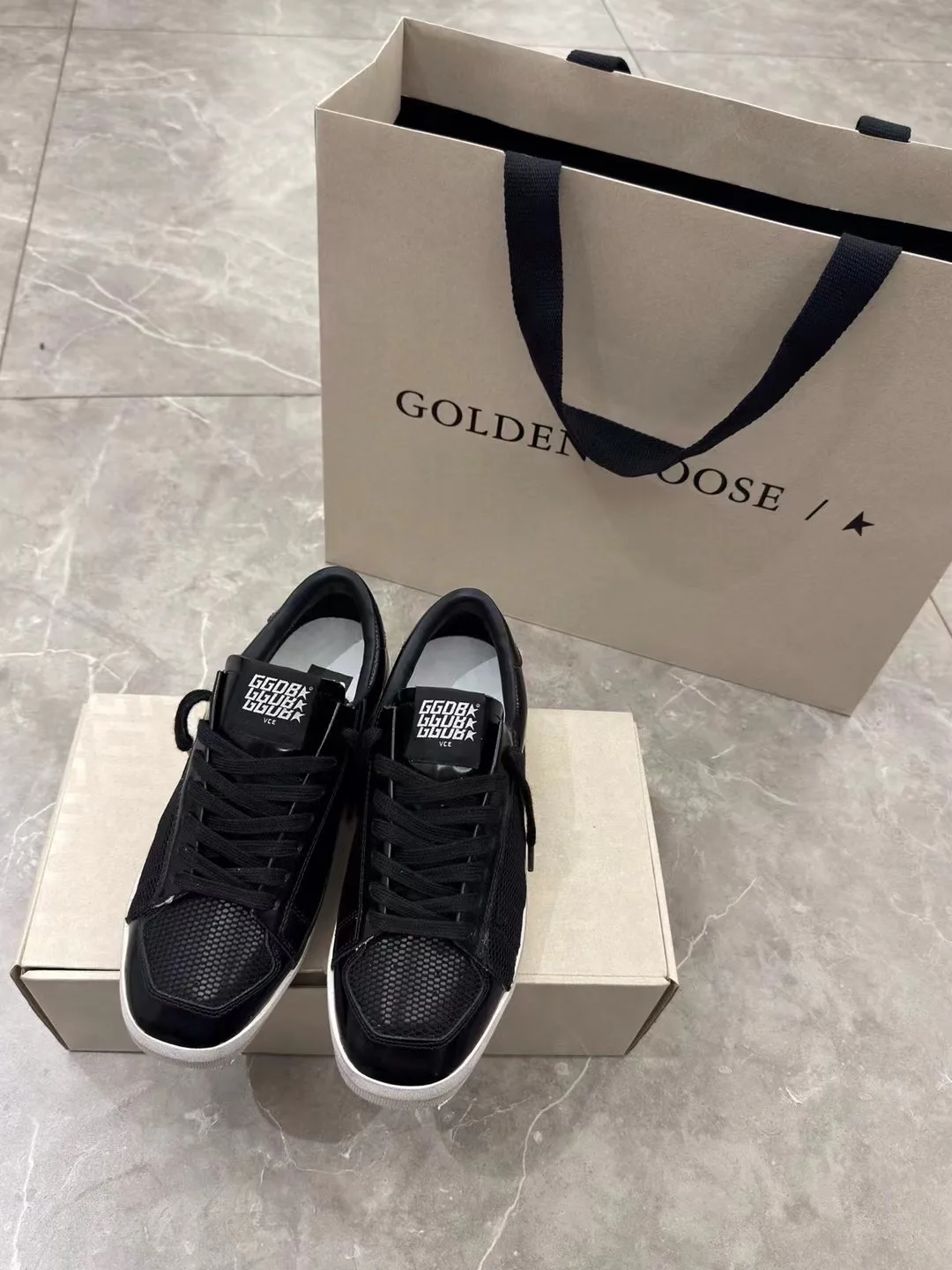 Кроссовки Женские Golden Goose 18265589
