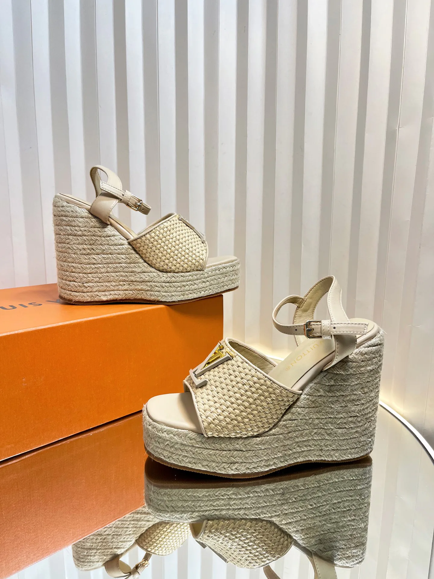 Босоножки Женские Louis Vuitton 11886746
