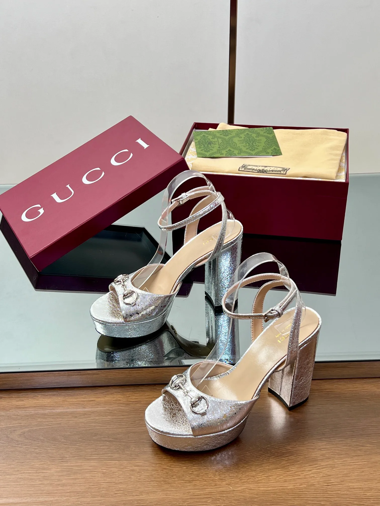 Босоножки Женские Gucci 11616308