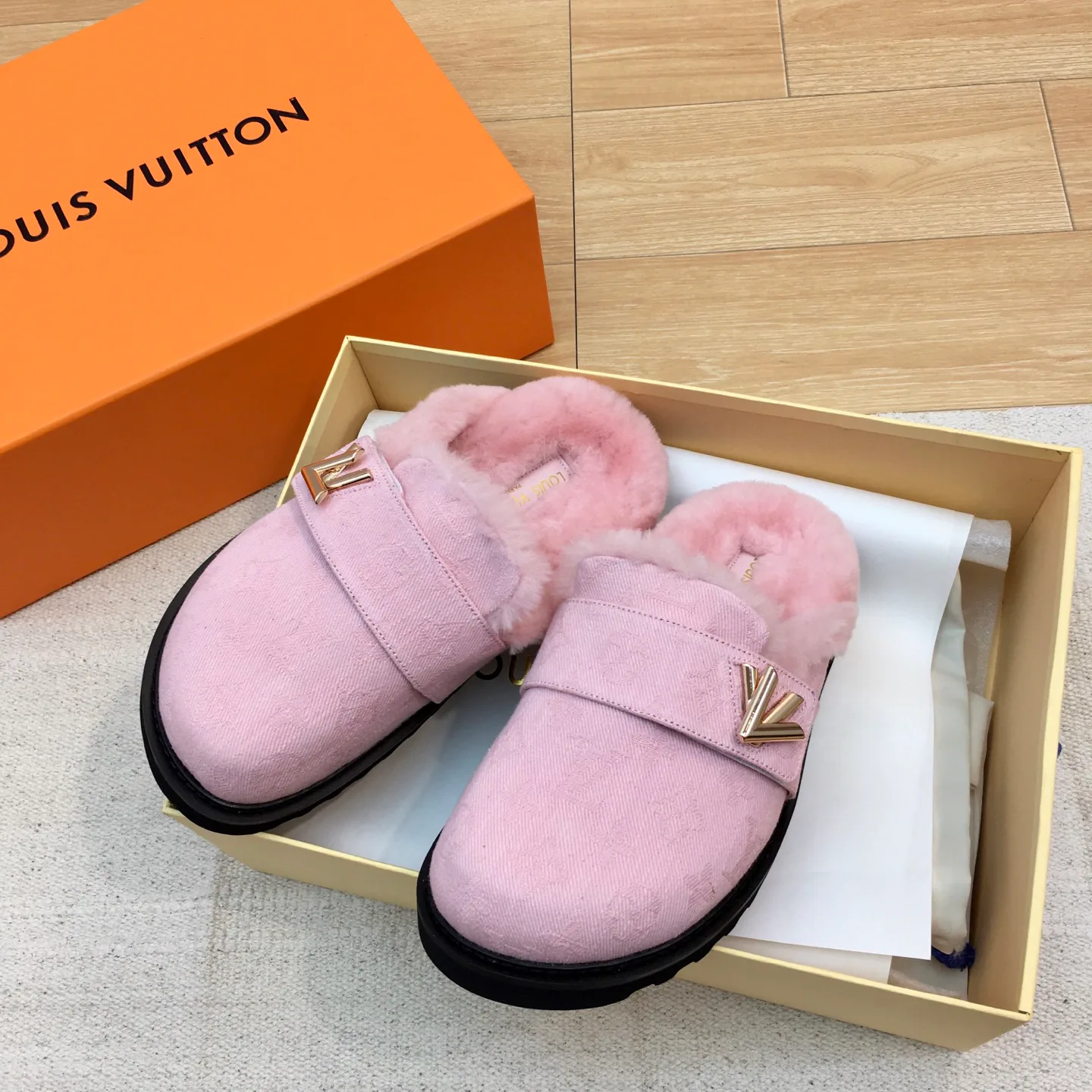 Тапочки Женские Louis Vuitton 3443668