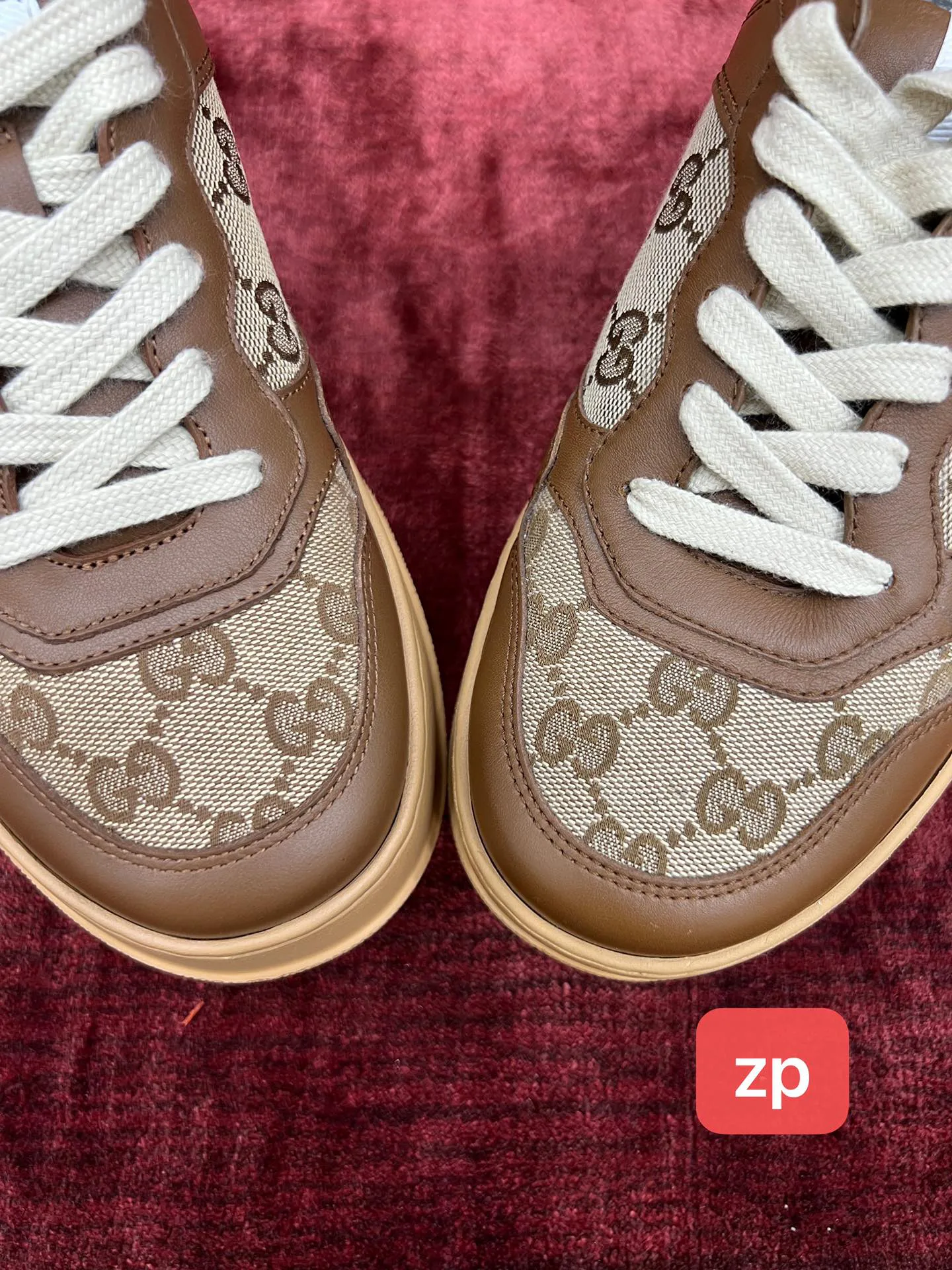 Кроссовки Женские Gucci 18995341