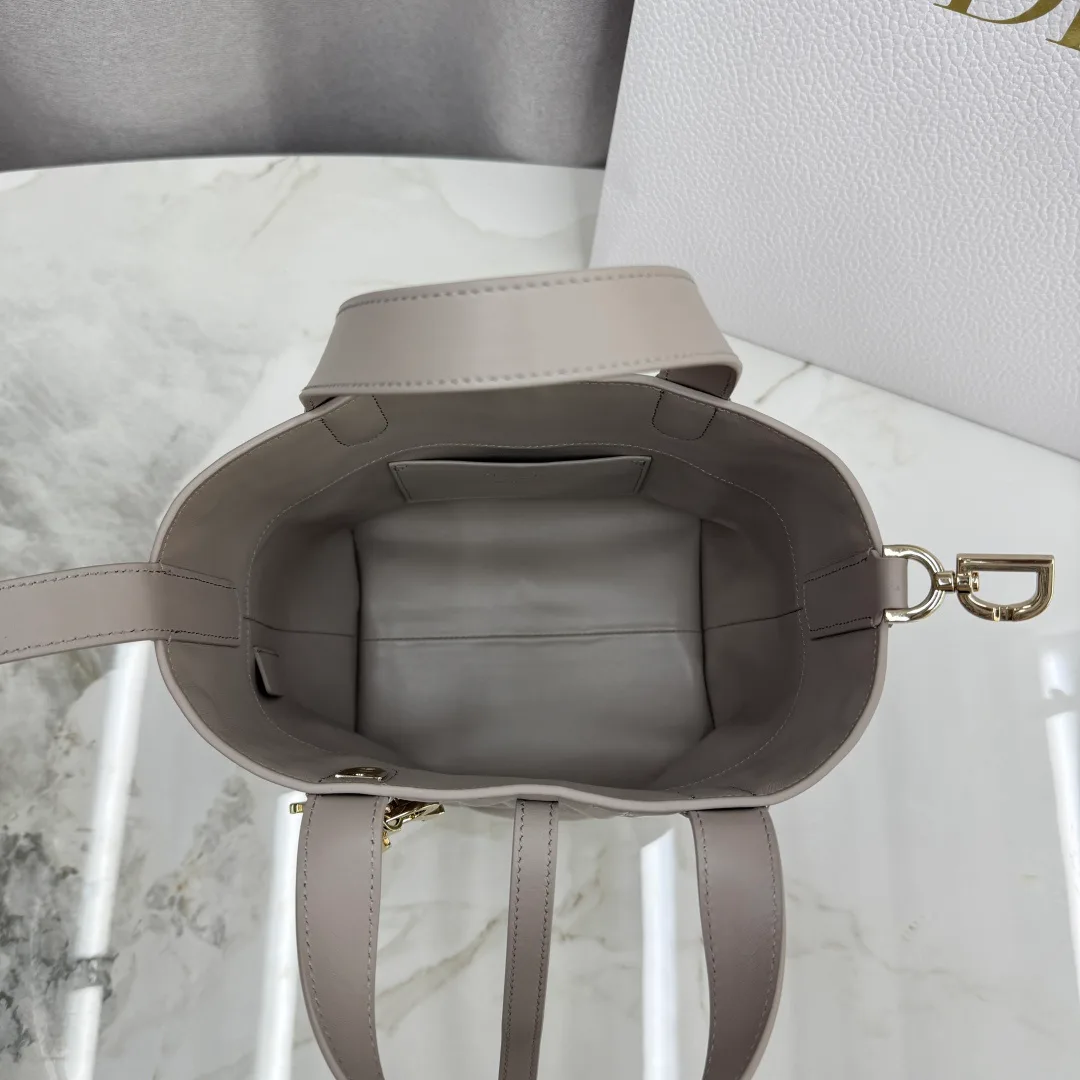 Классические Сумки Женские Christian Dior 12594807