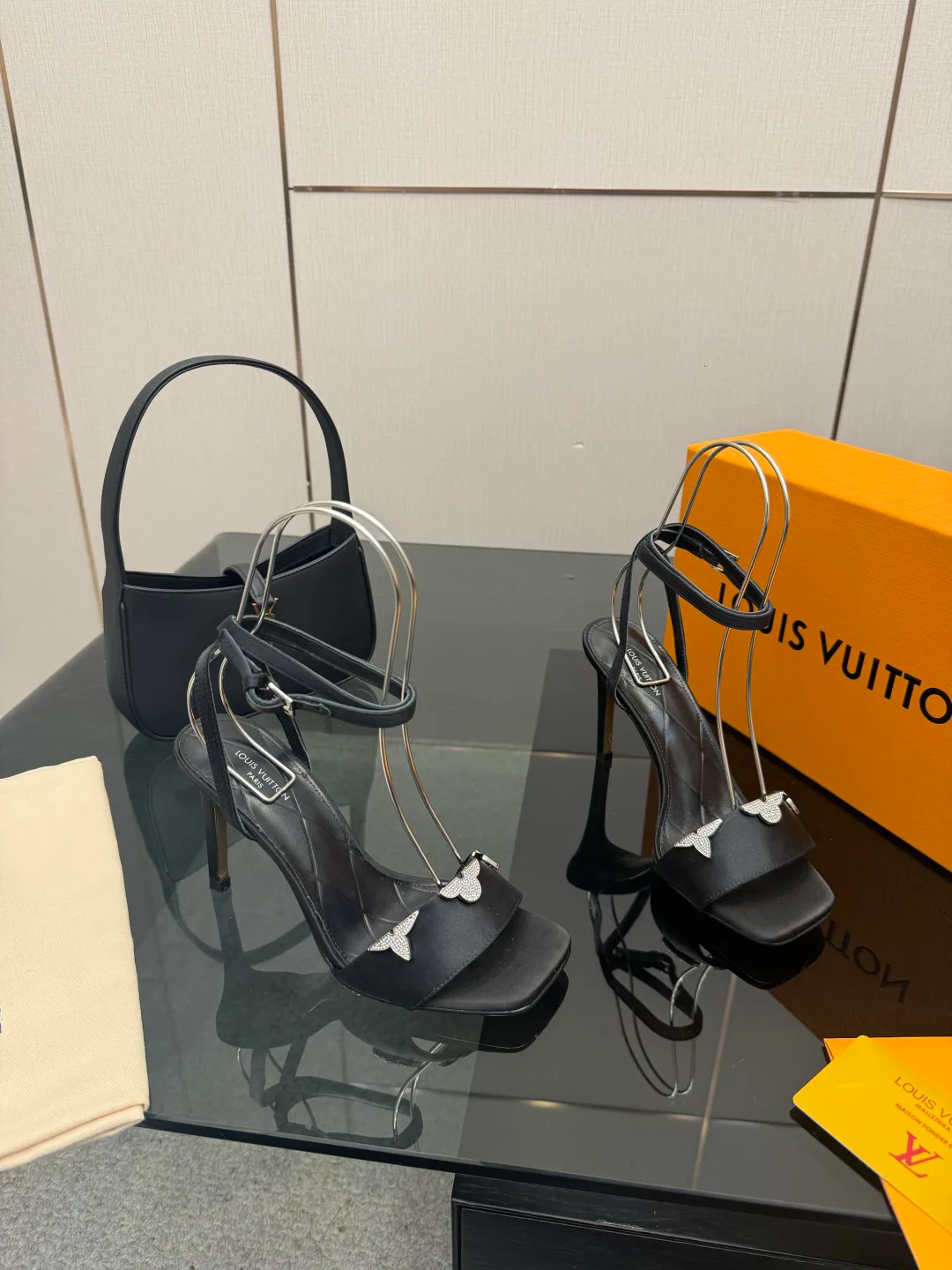 Босоножки Женские Louis Vuitton 5052035