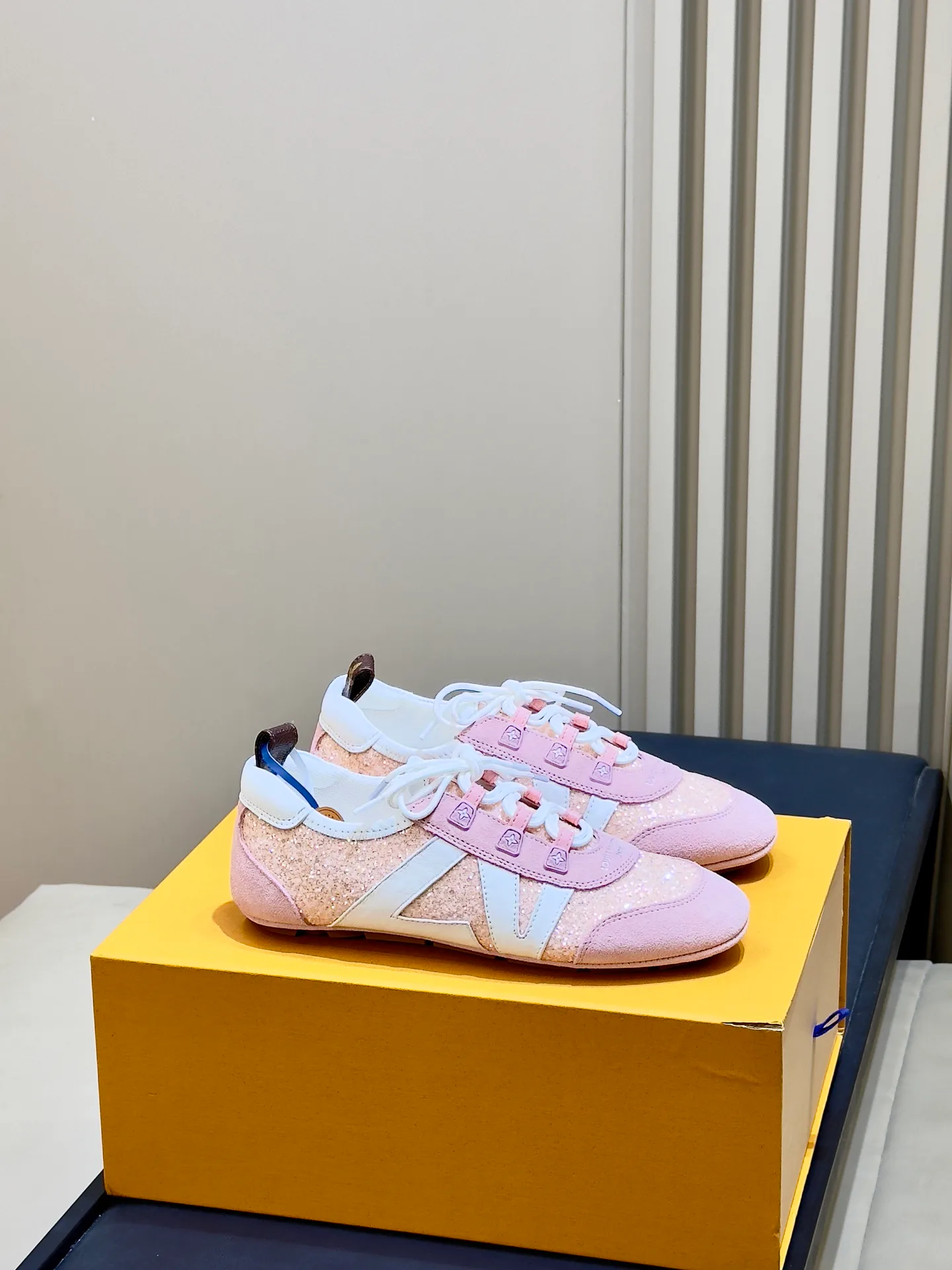 Кроссовки Женские Louis Vuitton 17480200