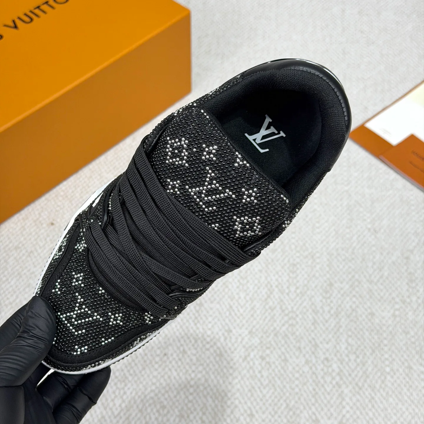 Кроссовки Женские Louis Vuitton 18892446