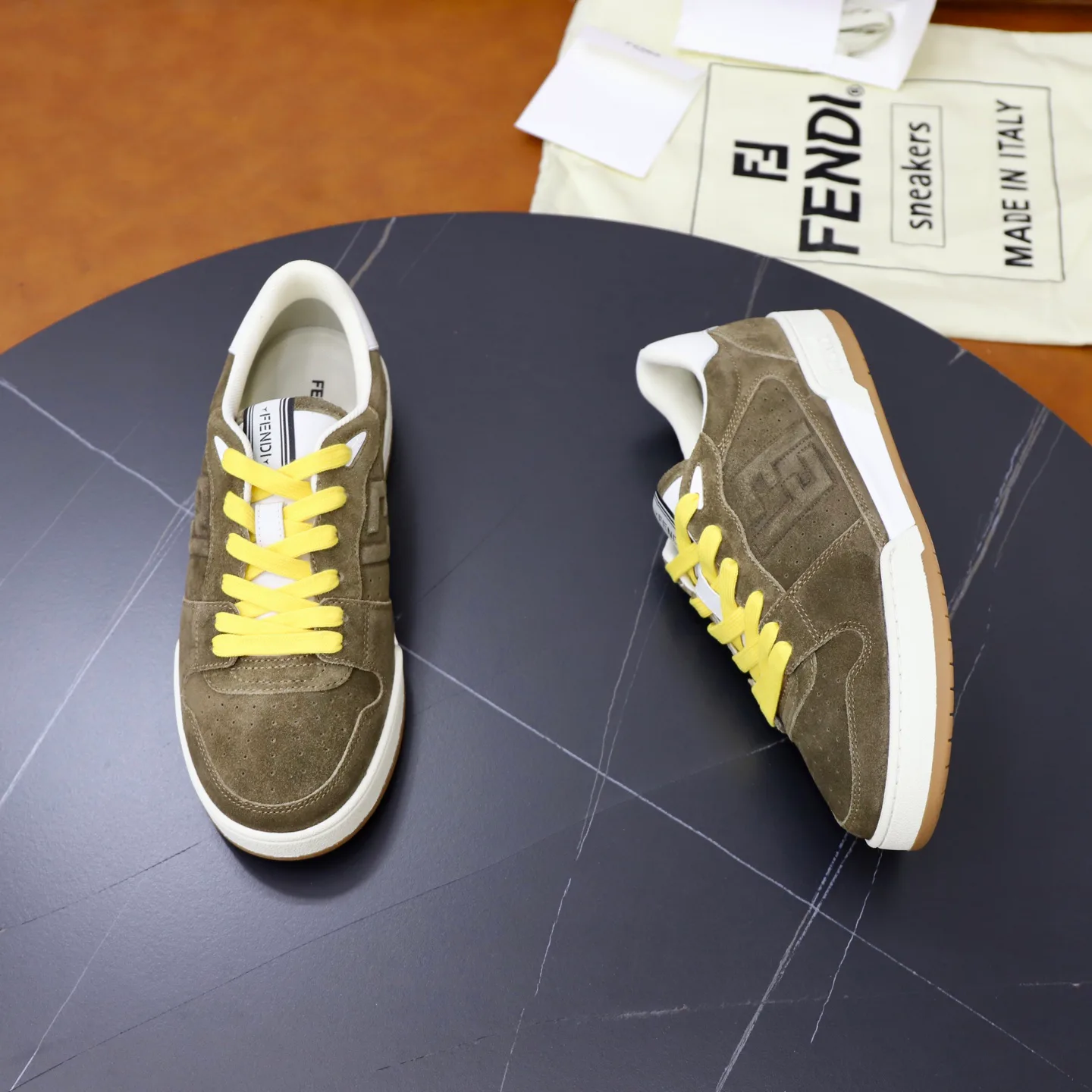 Кроссовки Женские Fendi 18516276