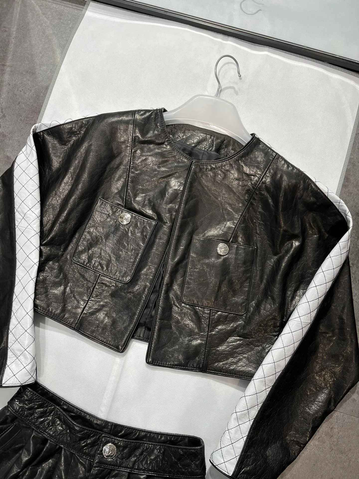 Кожаные Куртки И Дублёнки Мужские Chanel 10088595