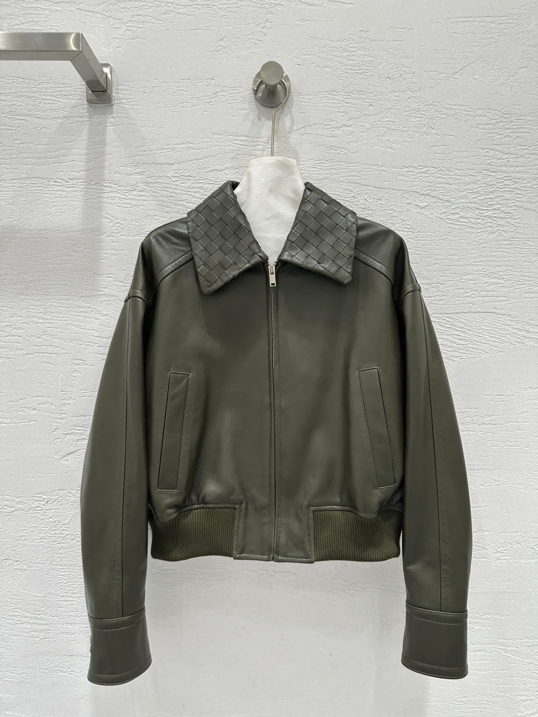 Кожаные Куртки И Дублёнки Женские Bottega Veneta 5930400