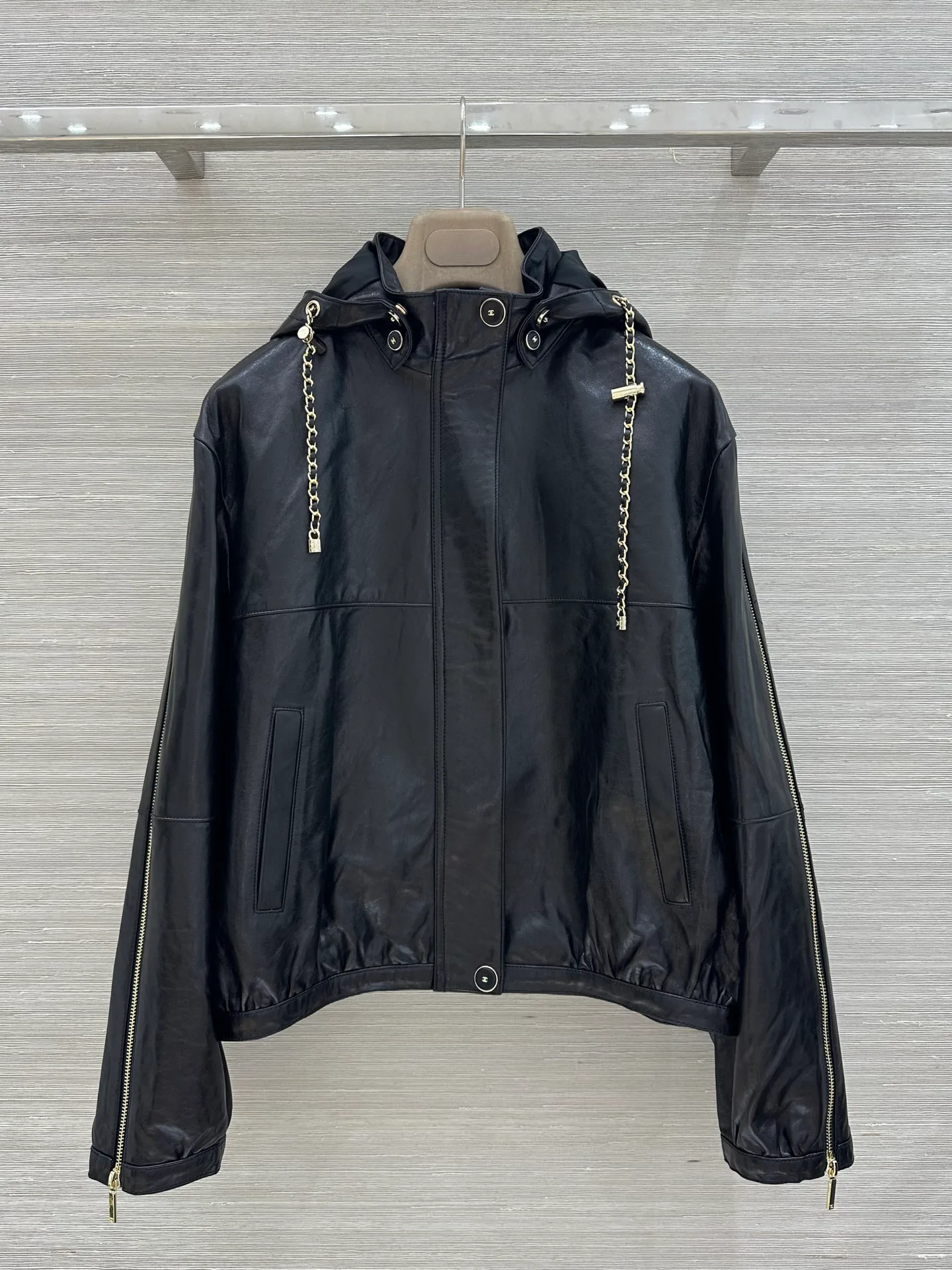 Кожаные Куртки И Дублёнки Женские Chanel 18173018