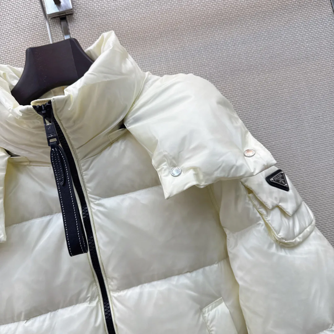 Куртки И Пуховики Женские Prada 18398231