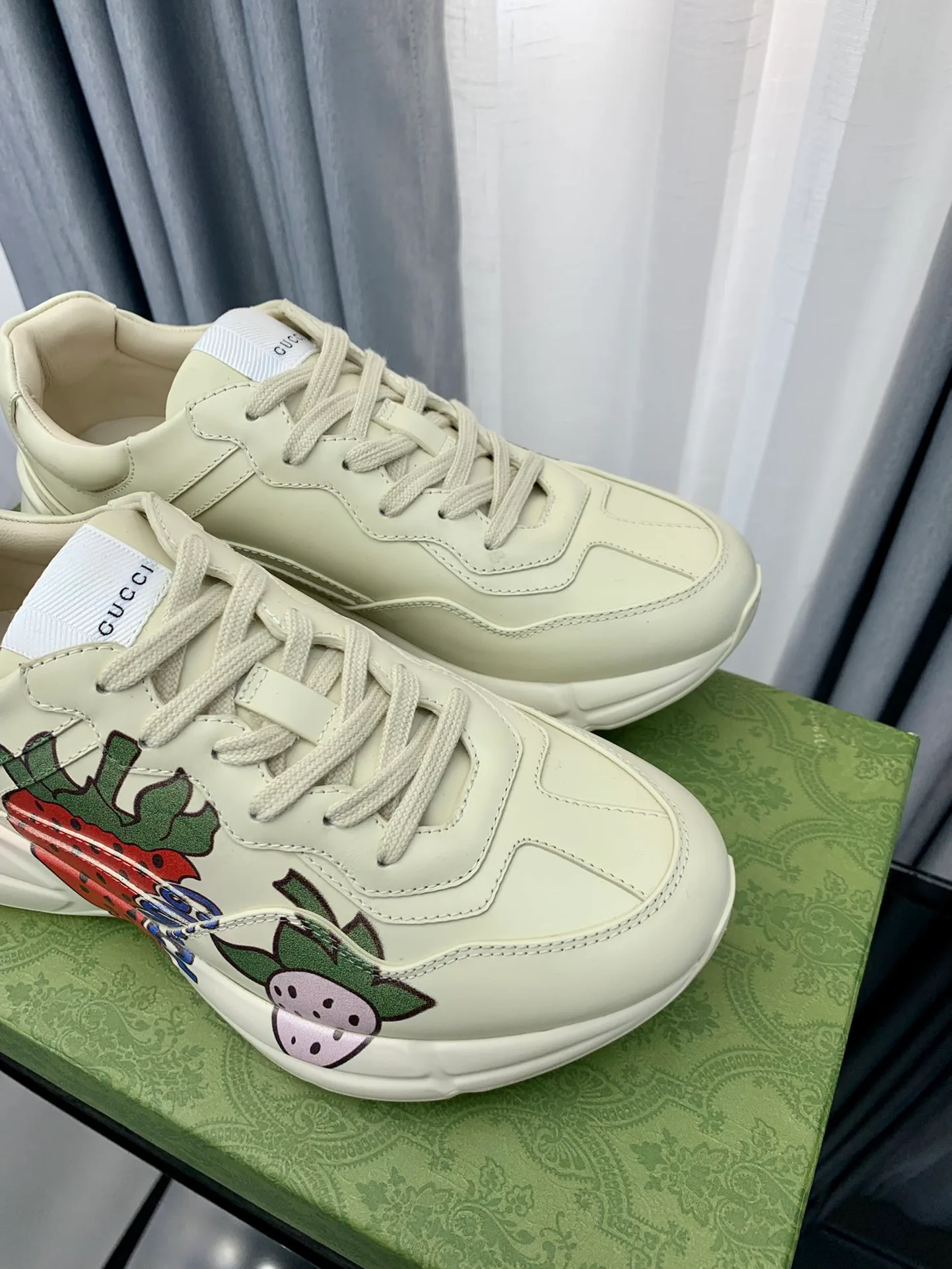 Кроссовки Женские Gucci 173896