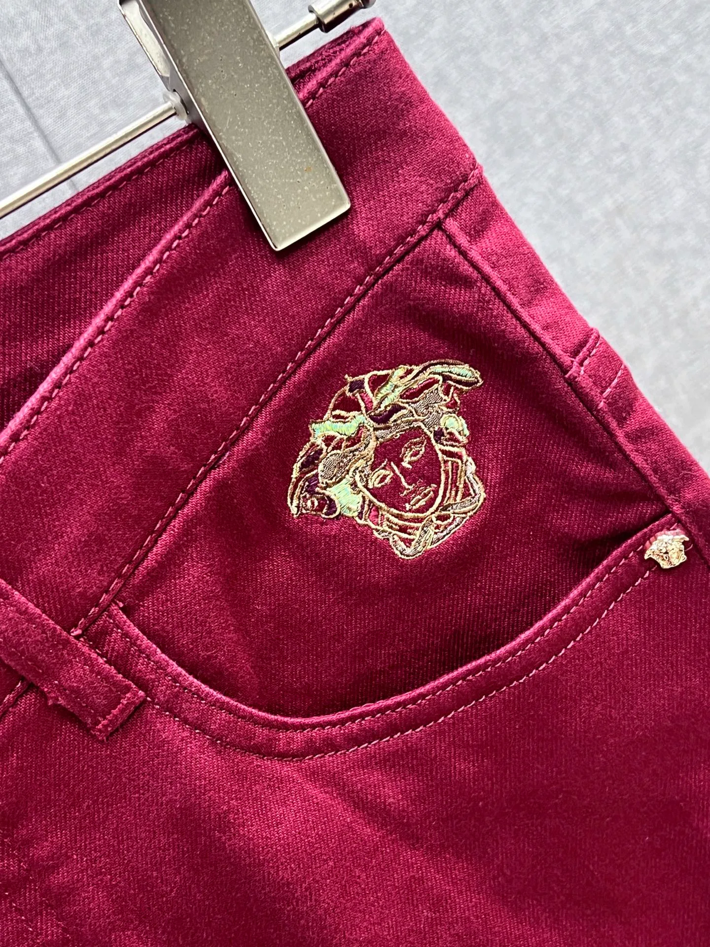 Джинсы Мужские Versace 18097869