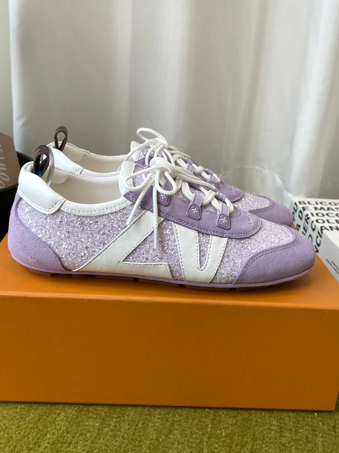Кроссовки Женские Louis Vuitton 18121032