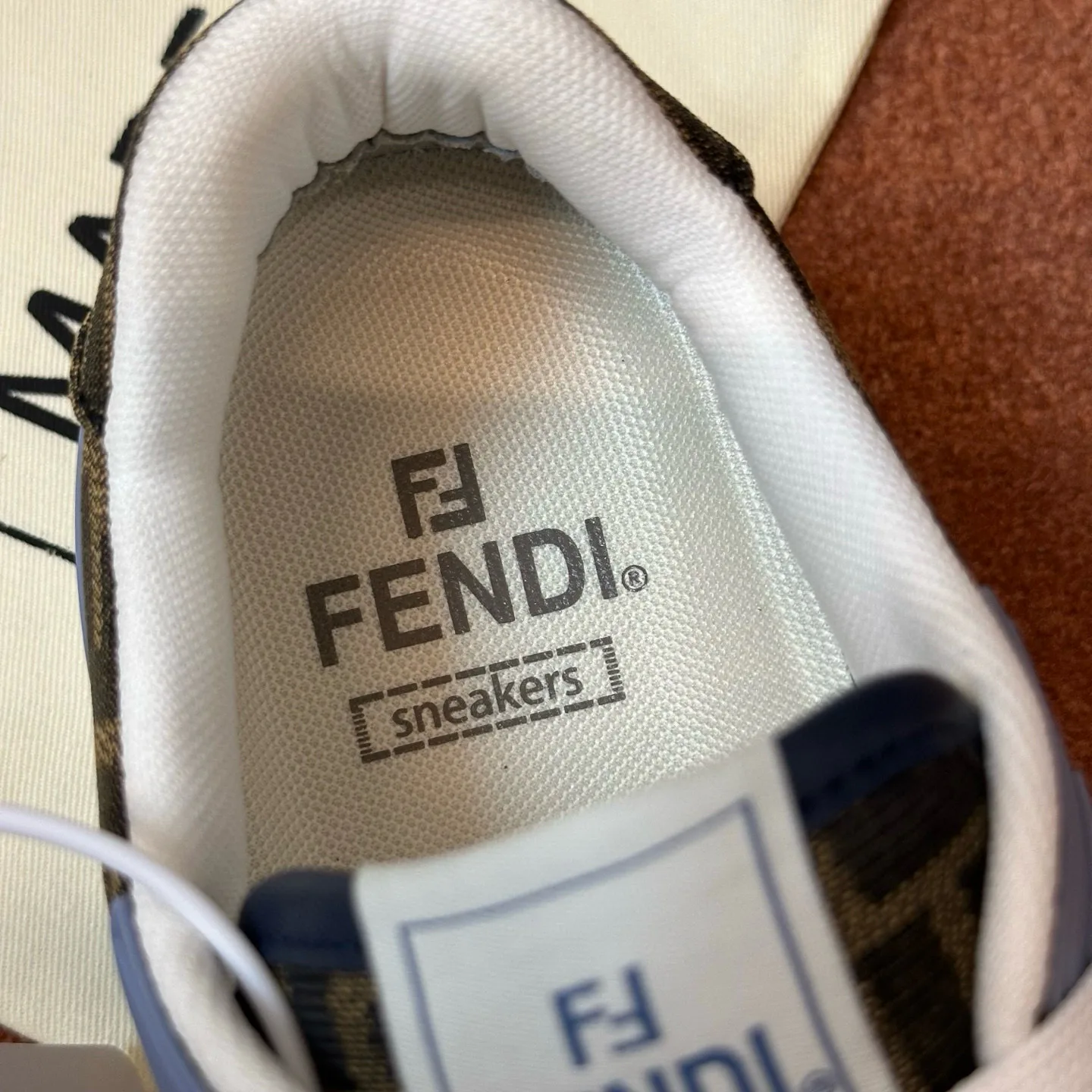Кроссовки Женские Fendi 827601