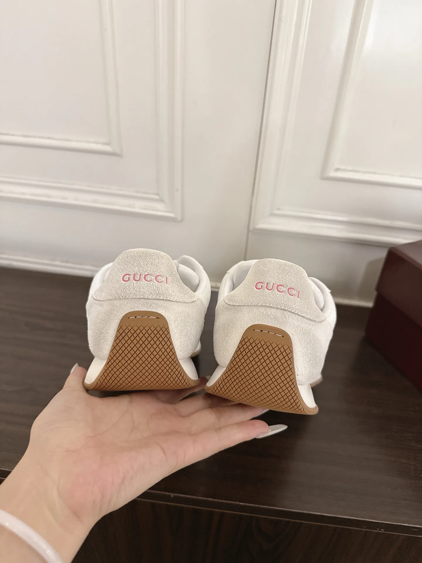 Кроссовки Женские Gucci 17946890