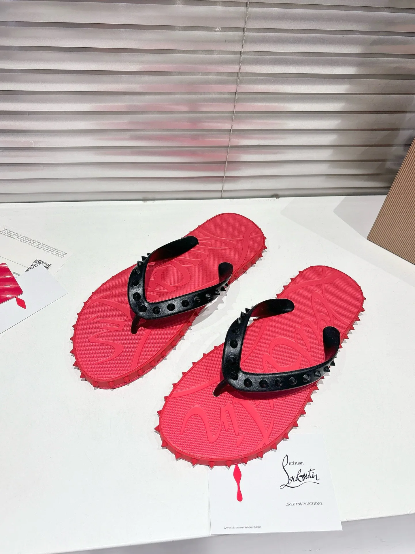 Шлепанцы Женские Christian Louboutin 17604585