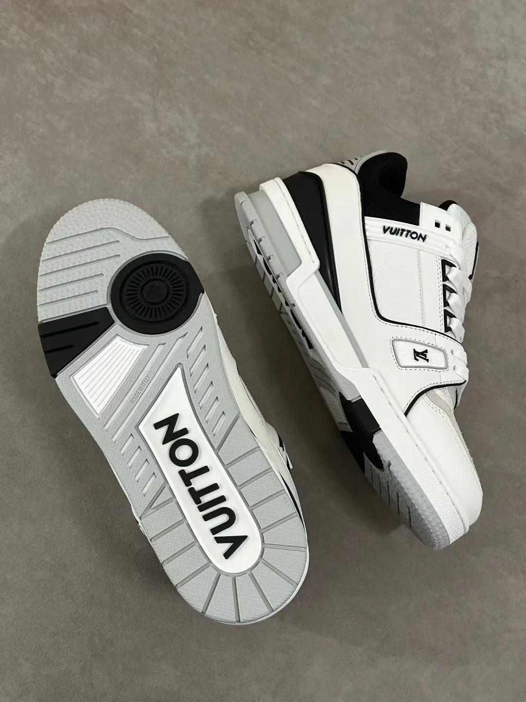 Кроссовки Женские Louis Vuitton 1189216