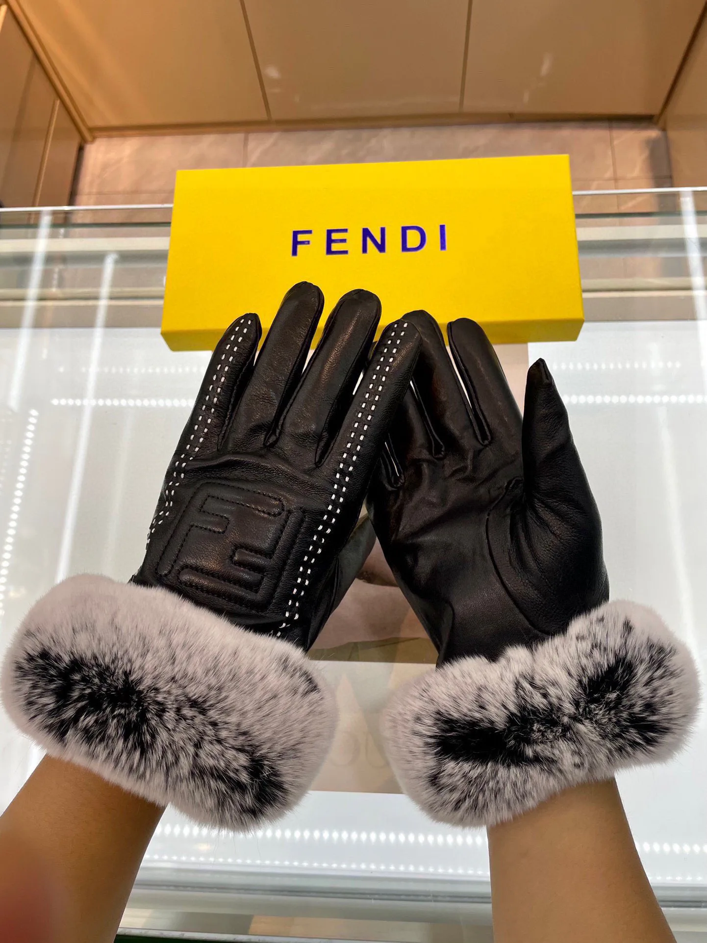 Перчатки Fendi 240488