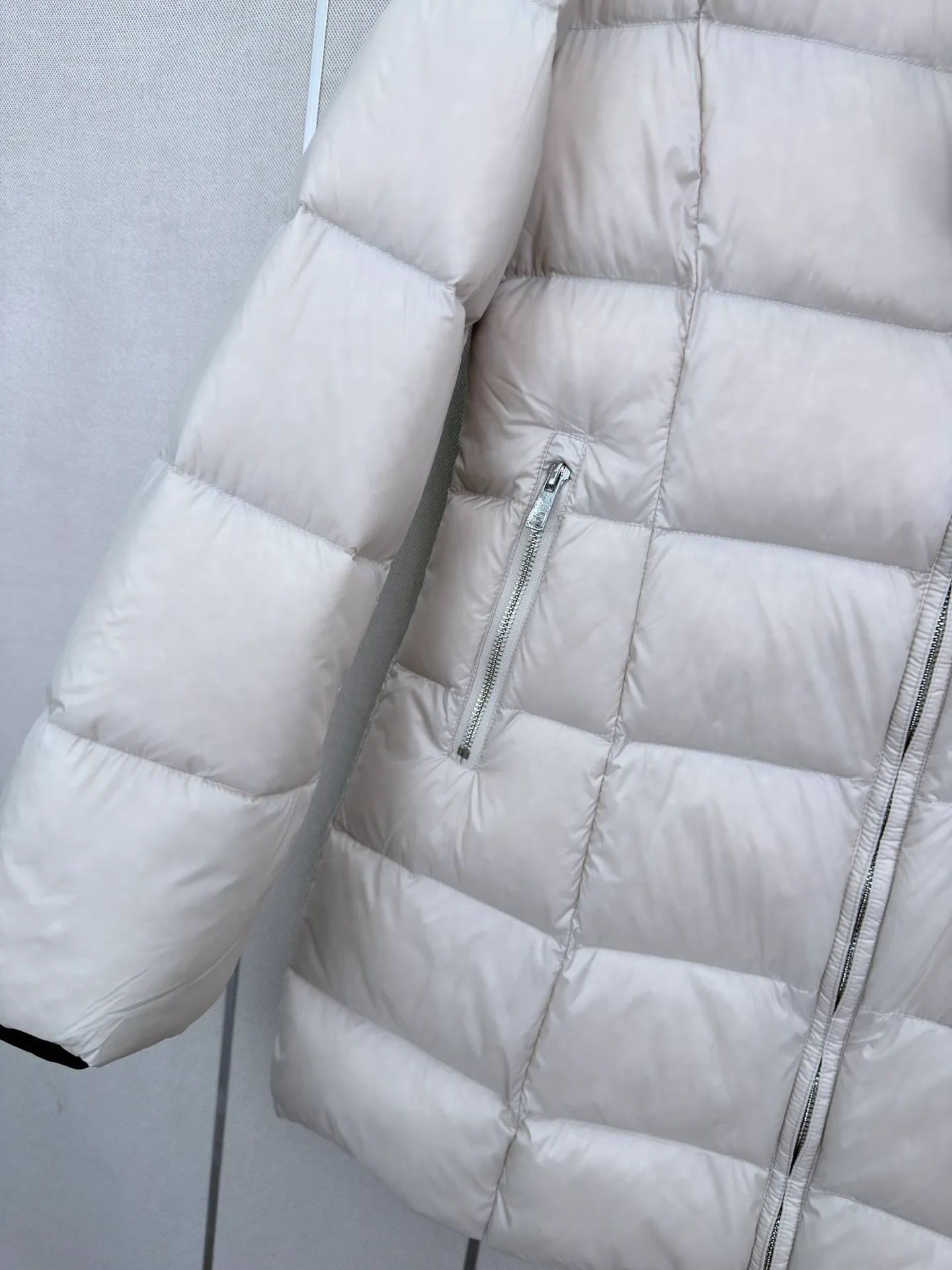 Куртки И Пуховики Женские Prada 18185808