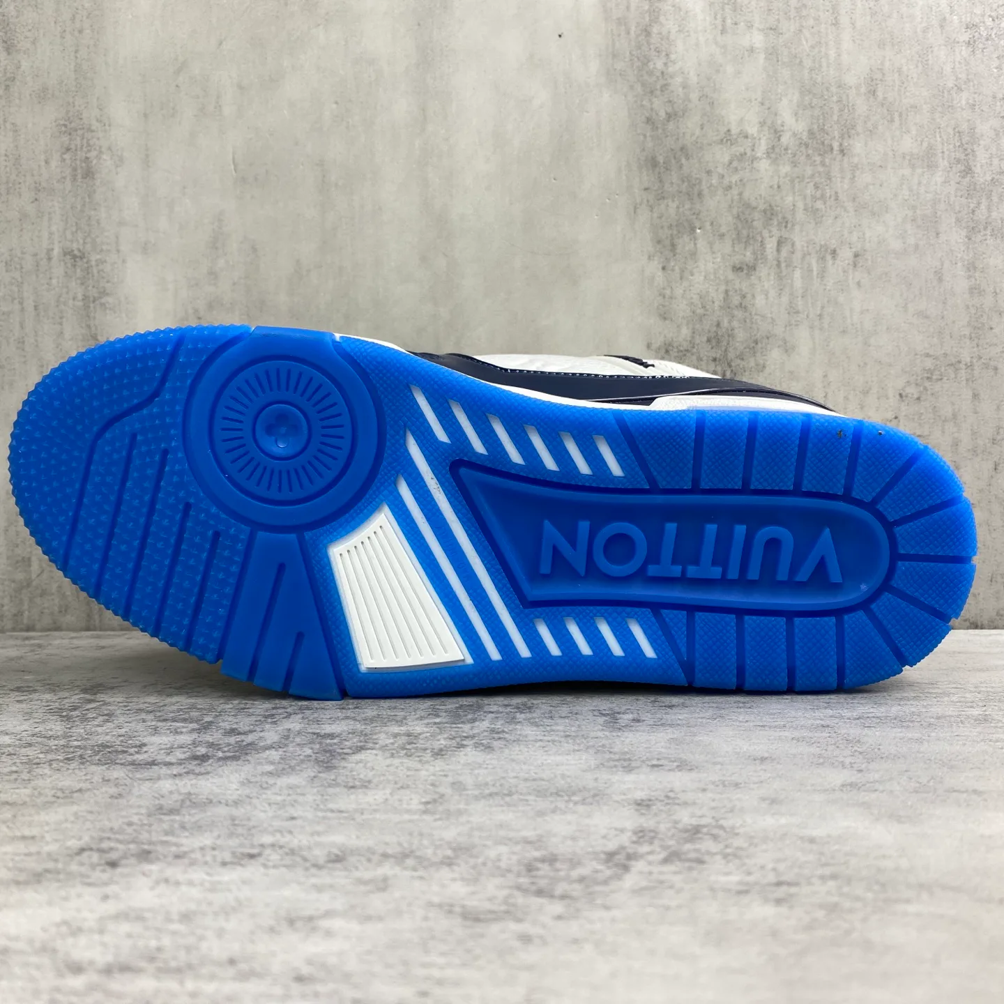 Кроссовки Женские Louis Vuitton 226857