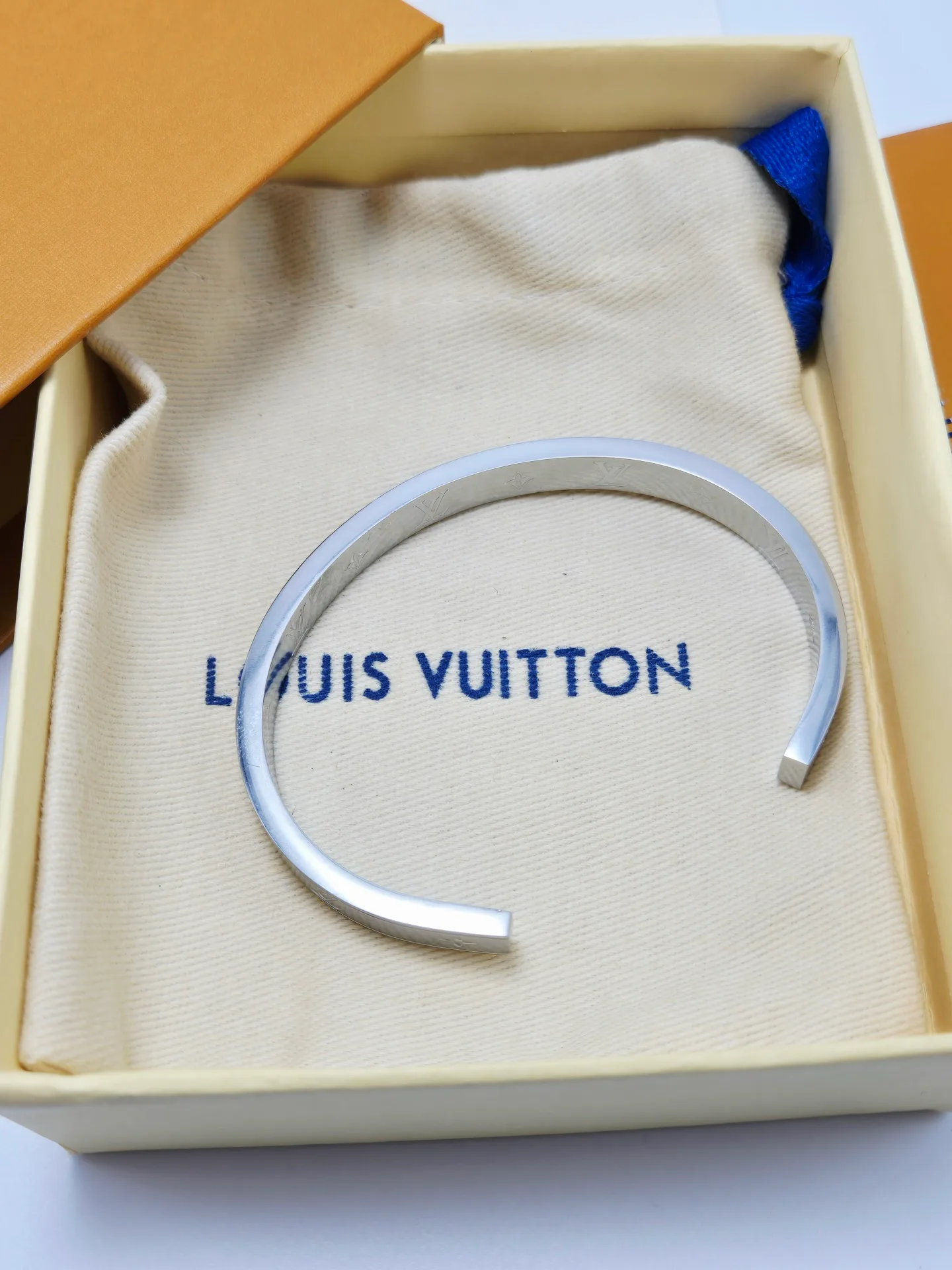 Бижутерия Louis Vuitton 11240558