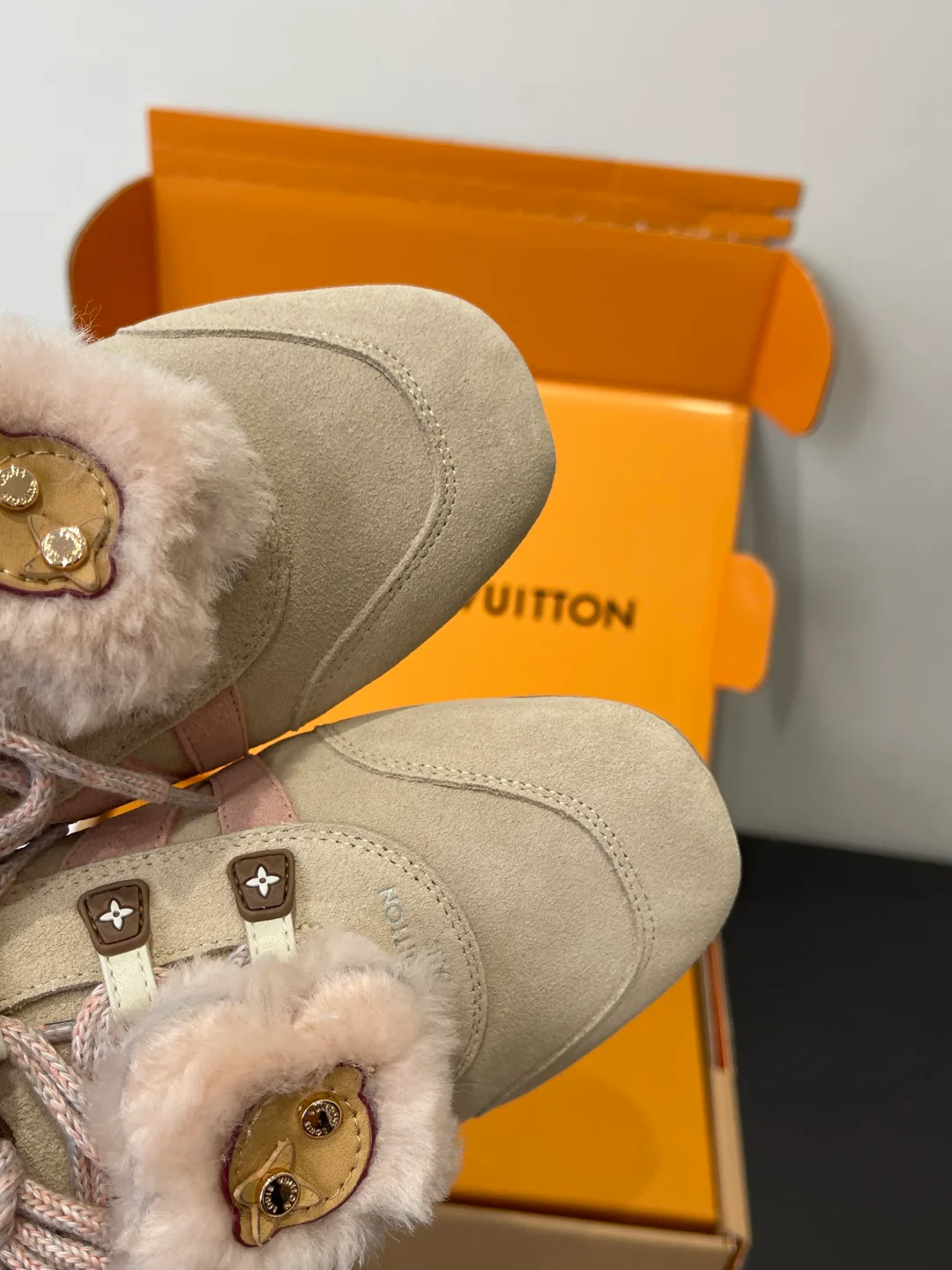 Кроссовки Женские Louis Vuitton 1595067