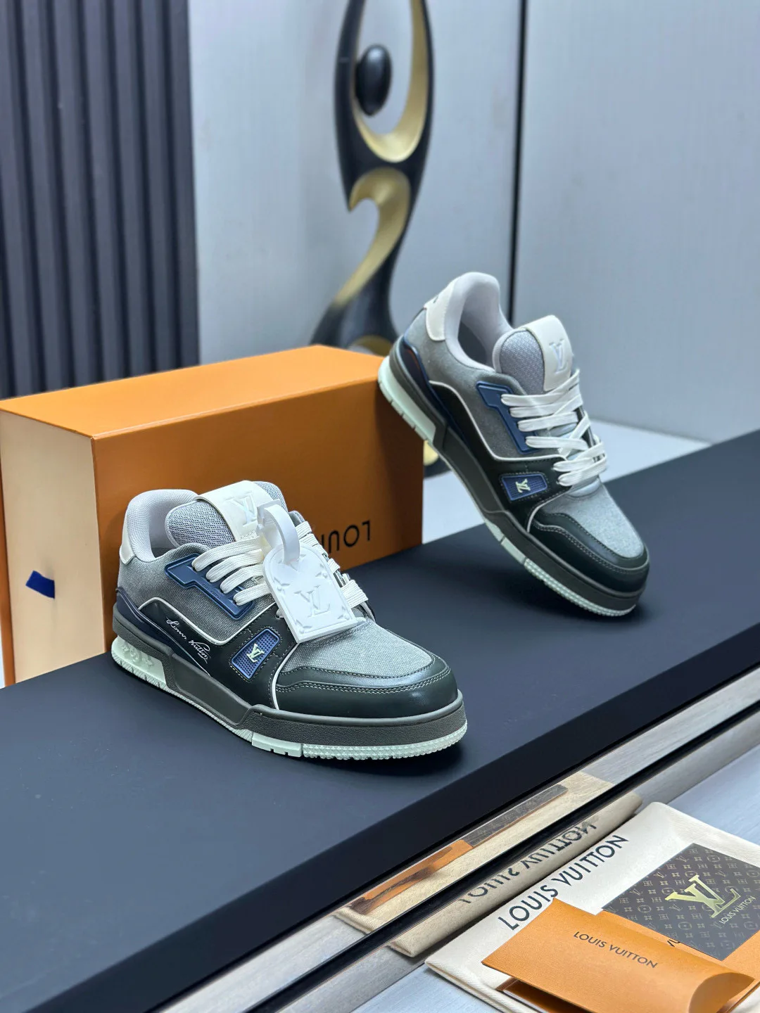 Кроссовки Женские Louis Vuitton 604325