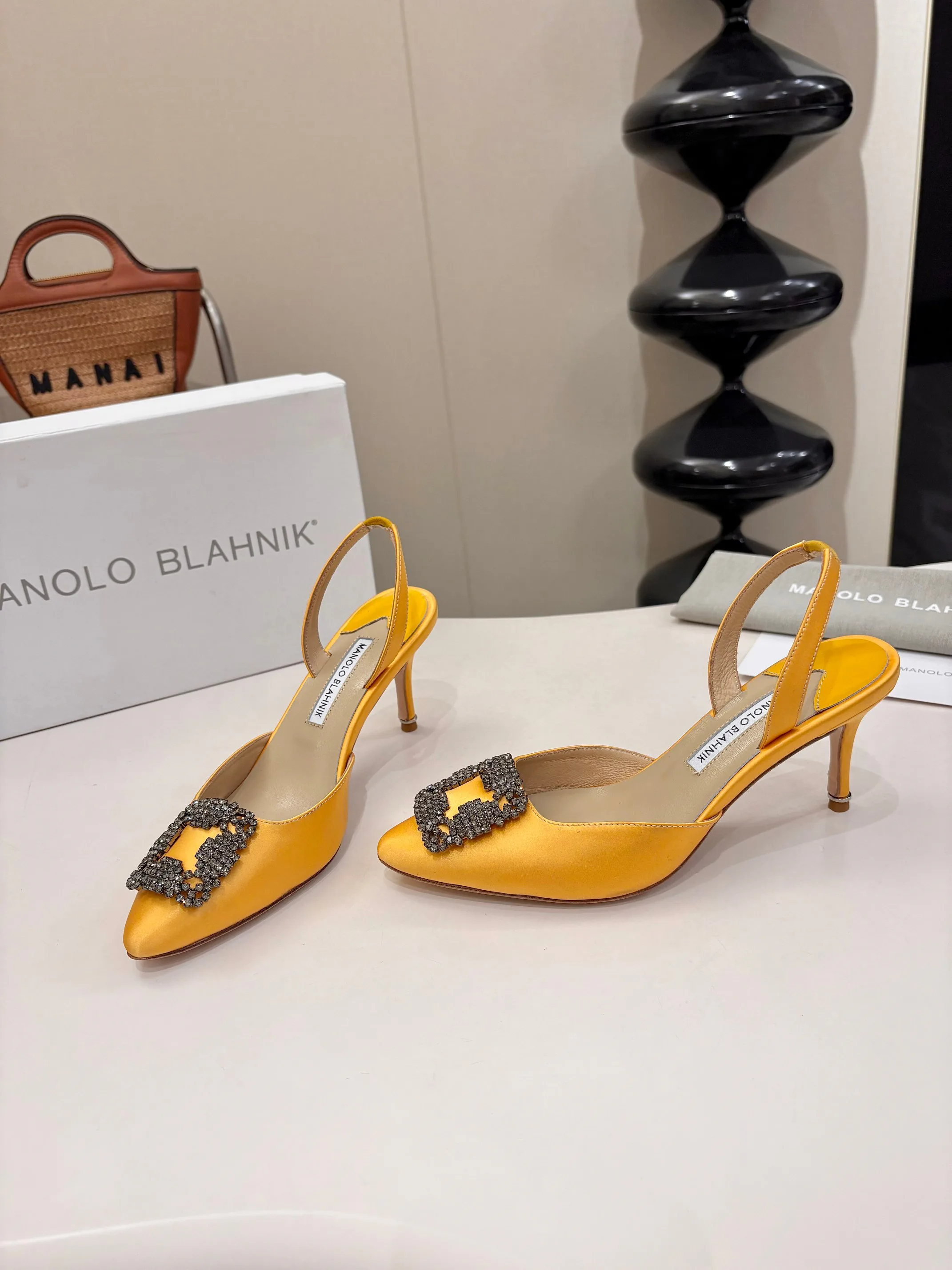 Туфли Женские Manolo Blahnik 17163300